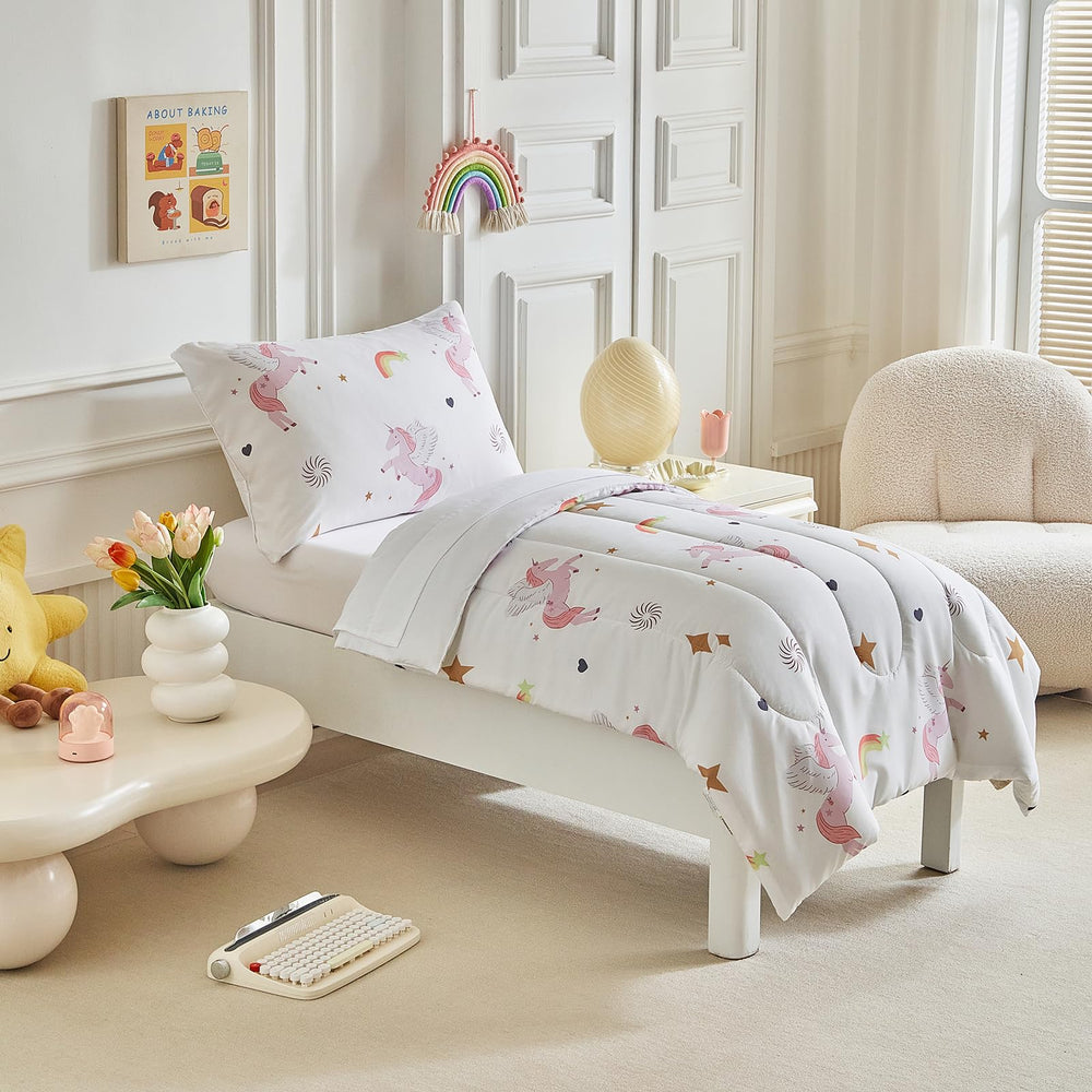UOZZI BEDDING fitted sheet ensures snug fit on standard toddler beds