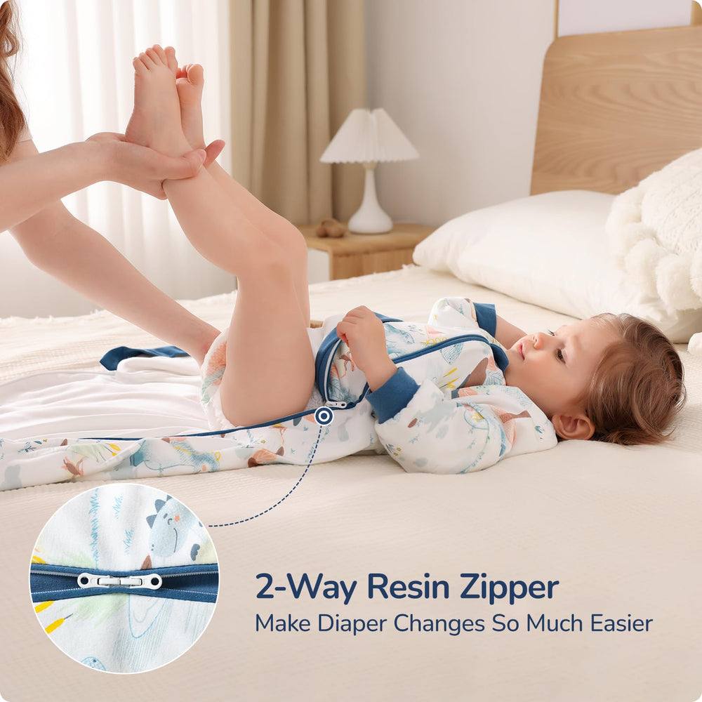 USBettas two-way zipper with guard enabling quick diaper changes