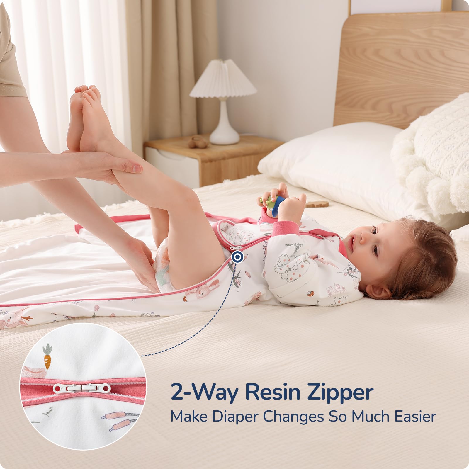 USBettas two-way zipper enables quick diaper changes.
