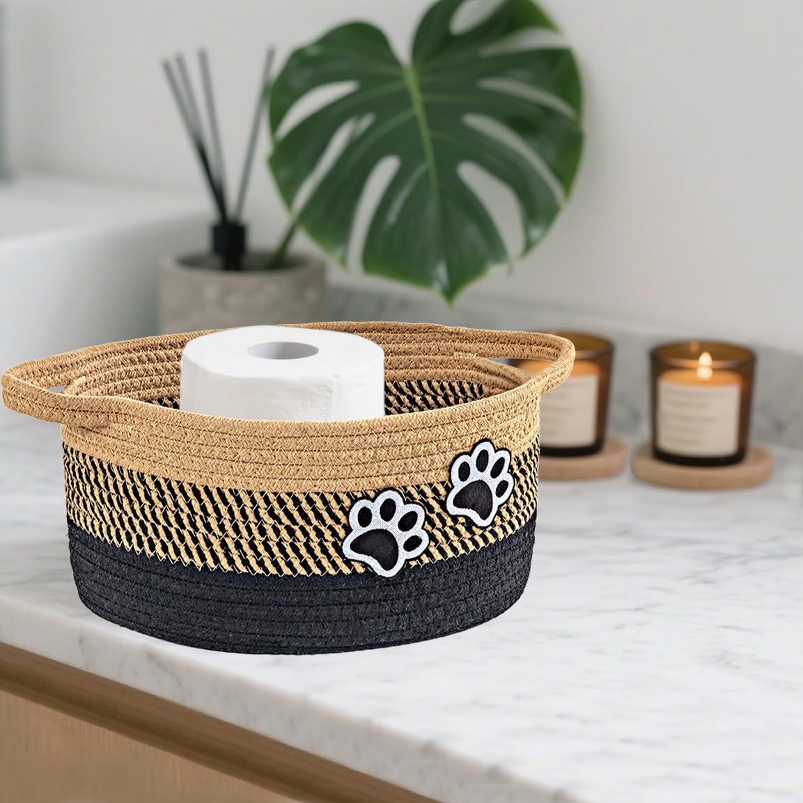 Ushang Pet lightweight basket ideal for quick transport around rooms.