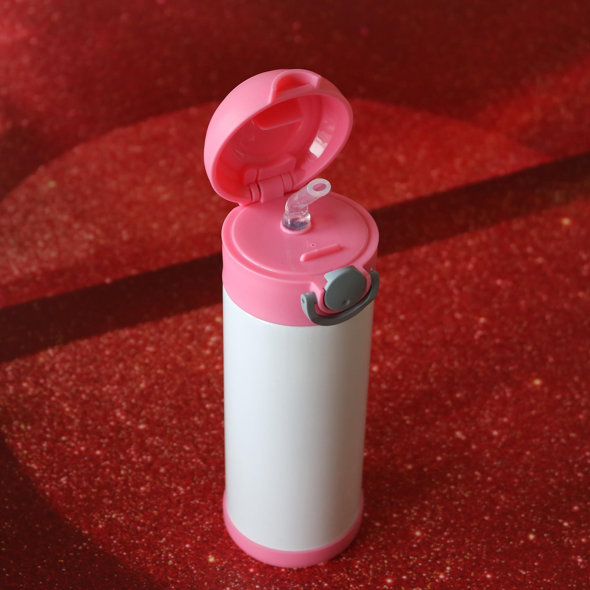 Dishwasher-safe VACVOU sippy cup simplifies cleanup after meals and play.