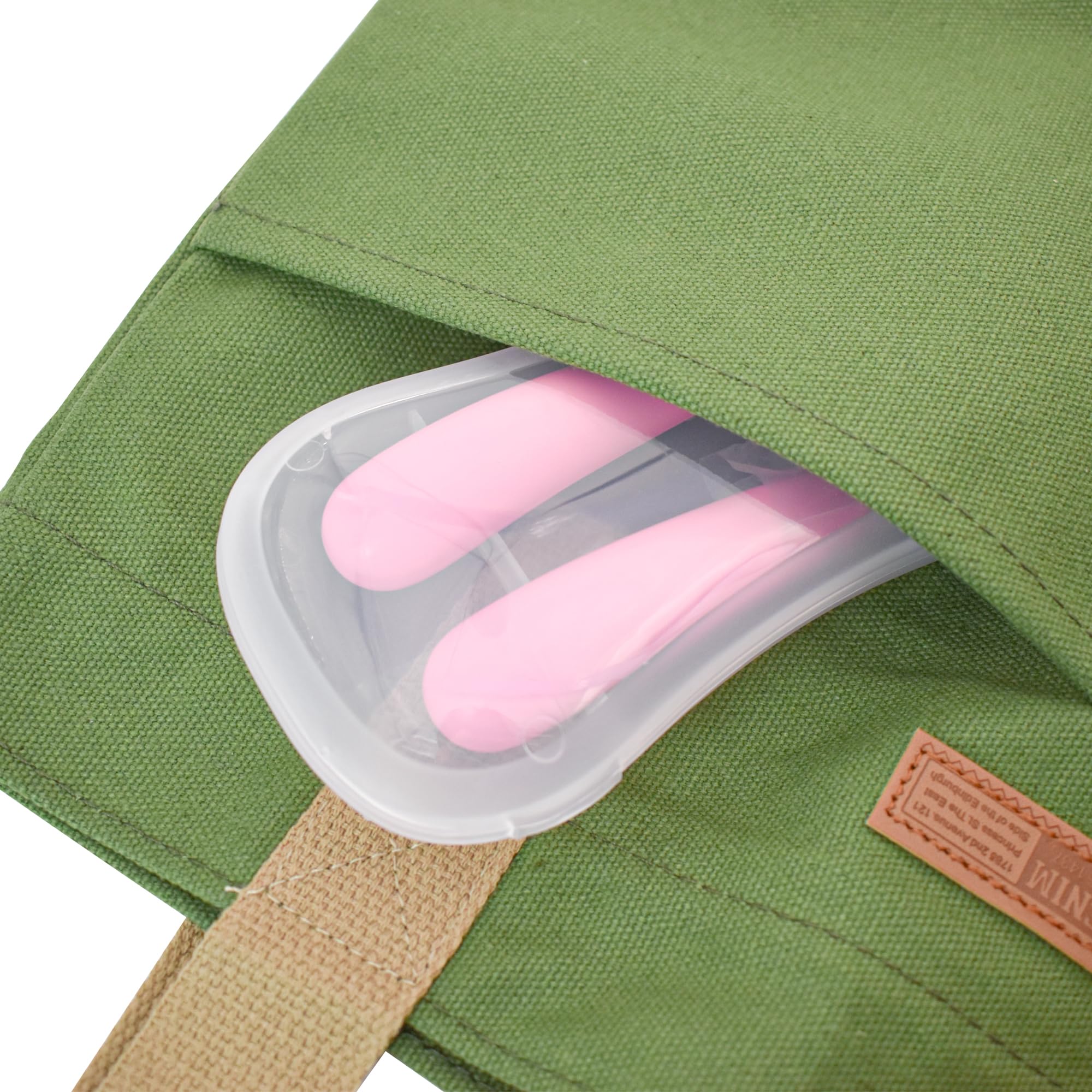 VANRA curved-handle design improves grip for young eaters.
