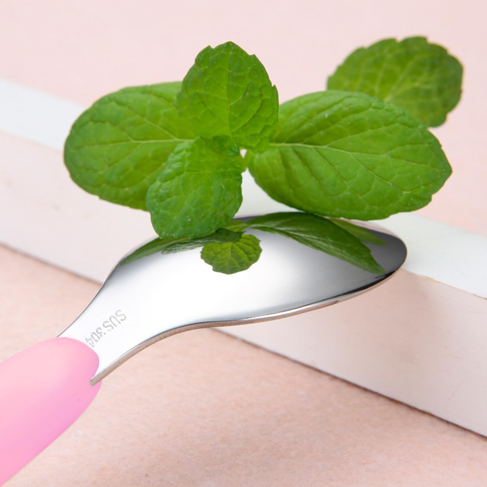 VANRA travel case keeps utensils clean and organized in lunch bags.