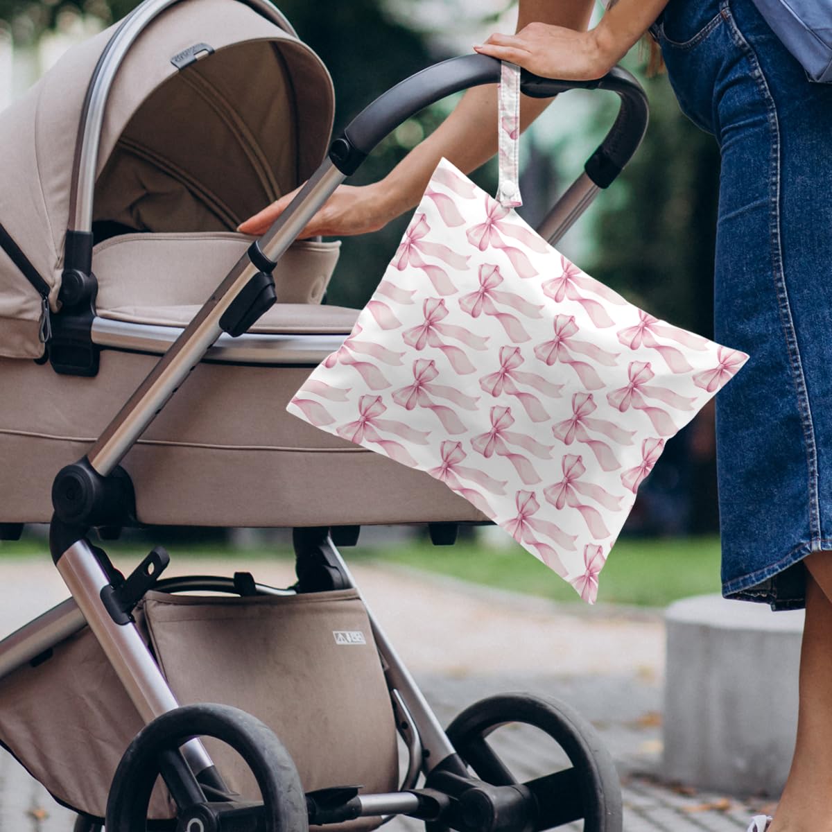 VBCVBGFH diaper and swimwear storage bag helps organize items during travel.