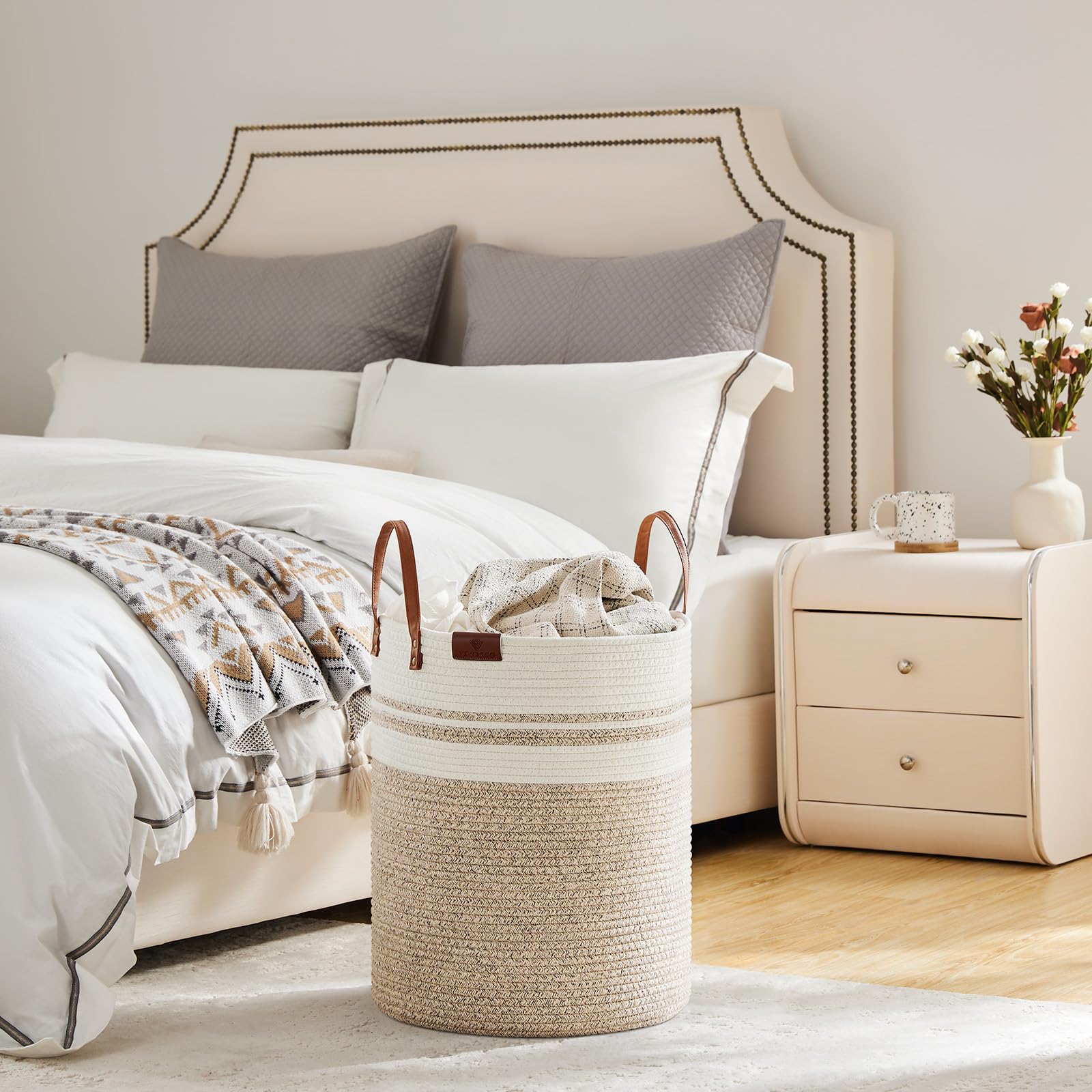 VIPOSCO 53L basket ideal for blankets and towels in bedrooms or laundry areas.