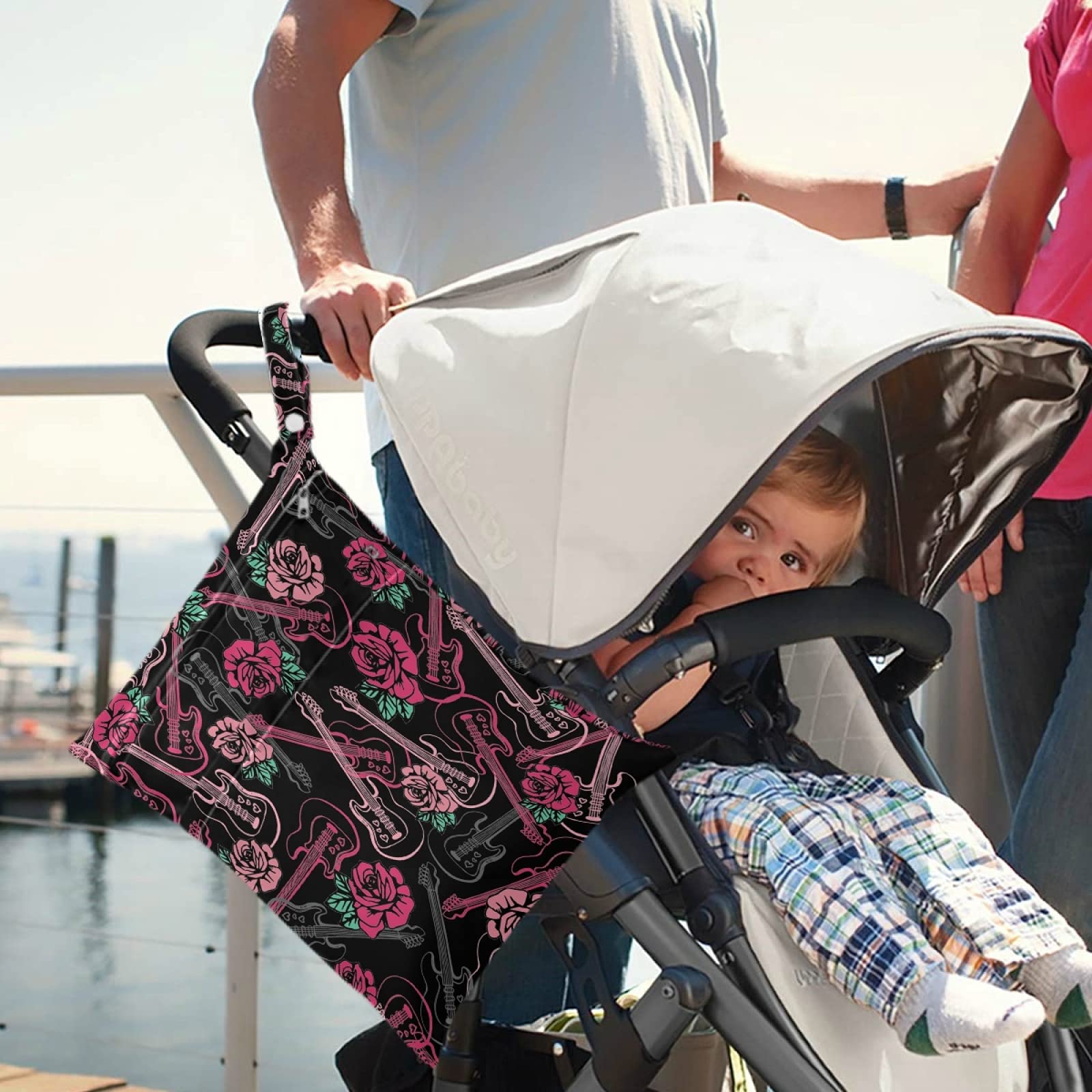 Visesunny double-zipper wet-dry bag separates wet and dry items.