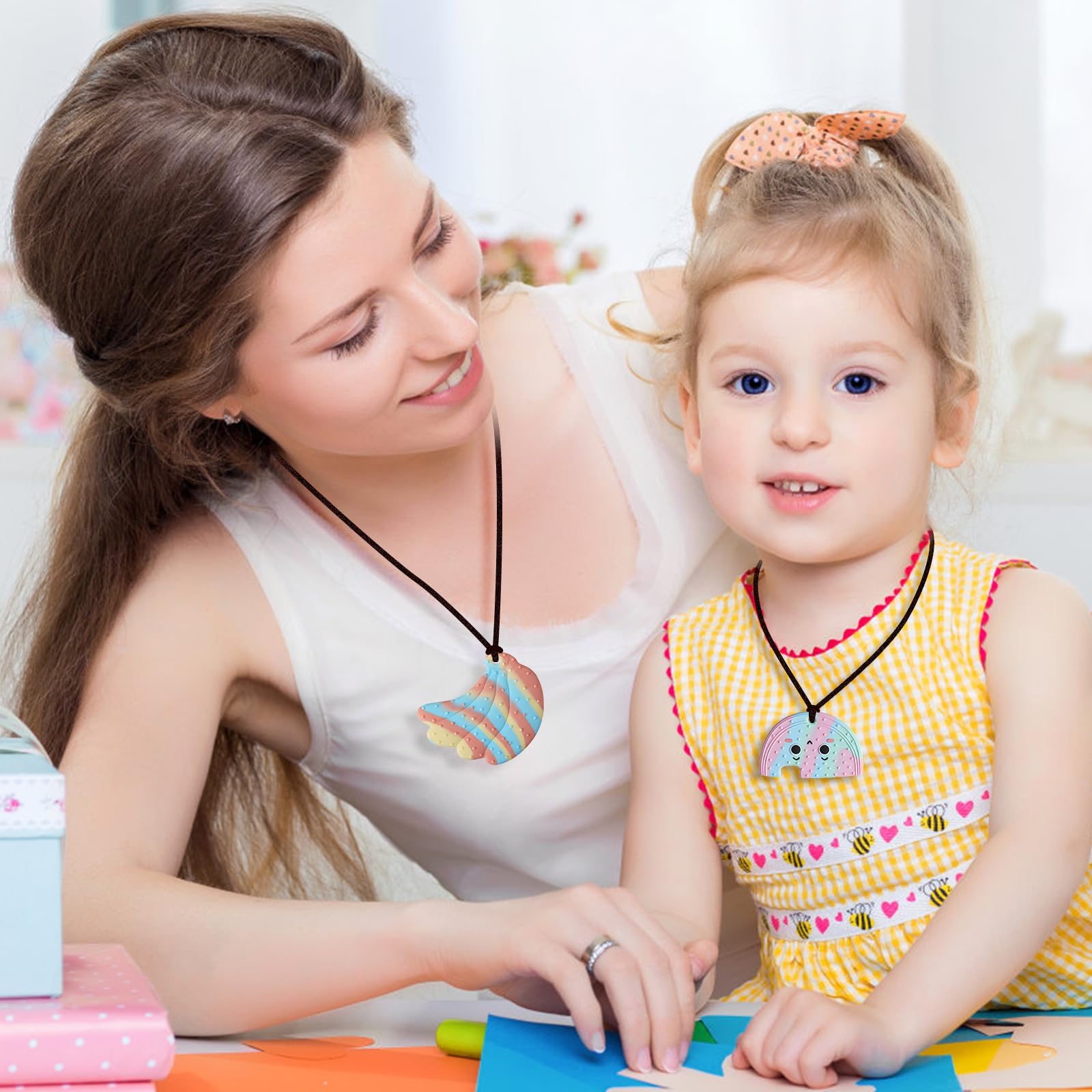 VISEWI silicone chew necklace highlights BPA-free material for safe oral exploration.