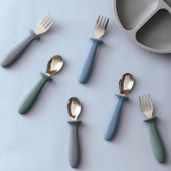 VITEVER kid-sized utensils fit small mouths for easier self-feeding.