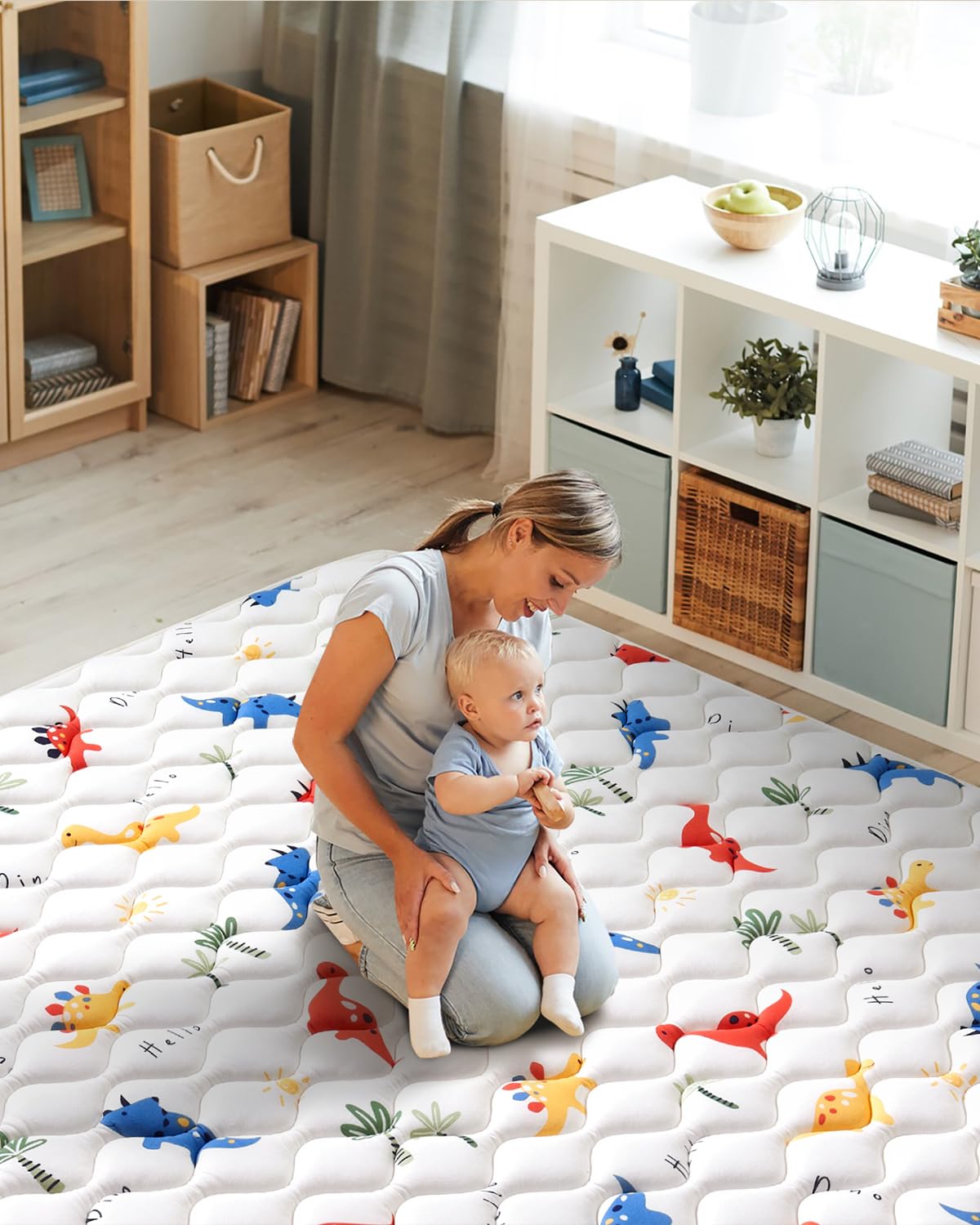 VIVIDVIBEBEARPAS universal-fit design adapts to most playpens.