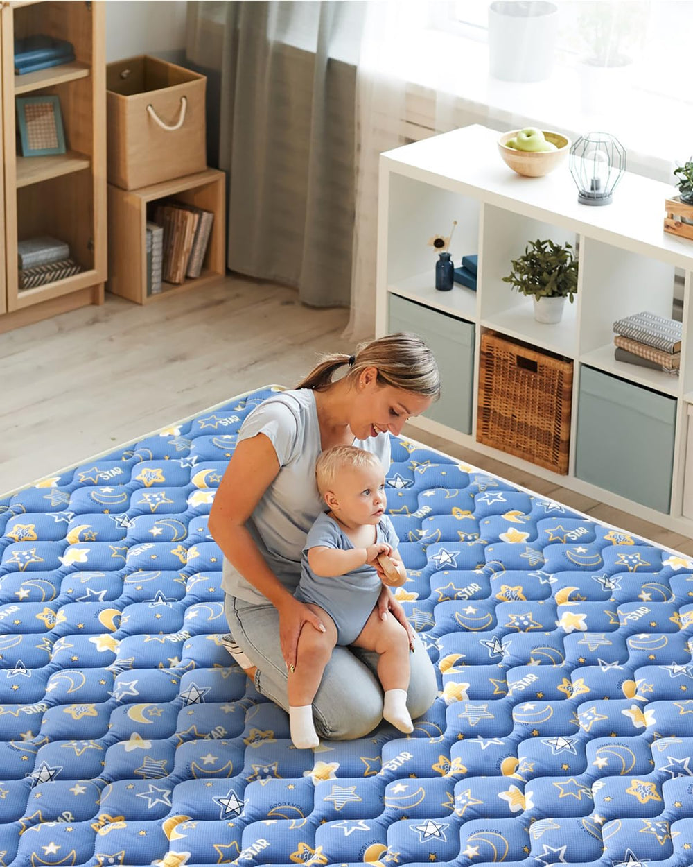 Universal-fit VIVIDVIBEBEARPAS mat adapts to most playpens and room layouts