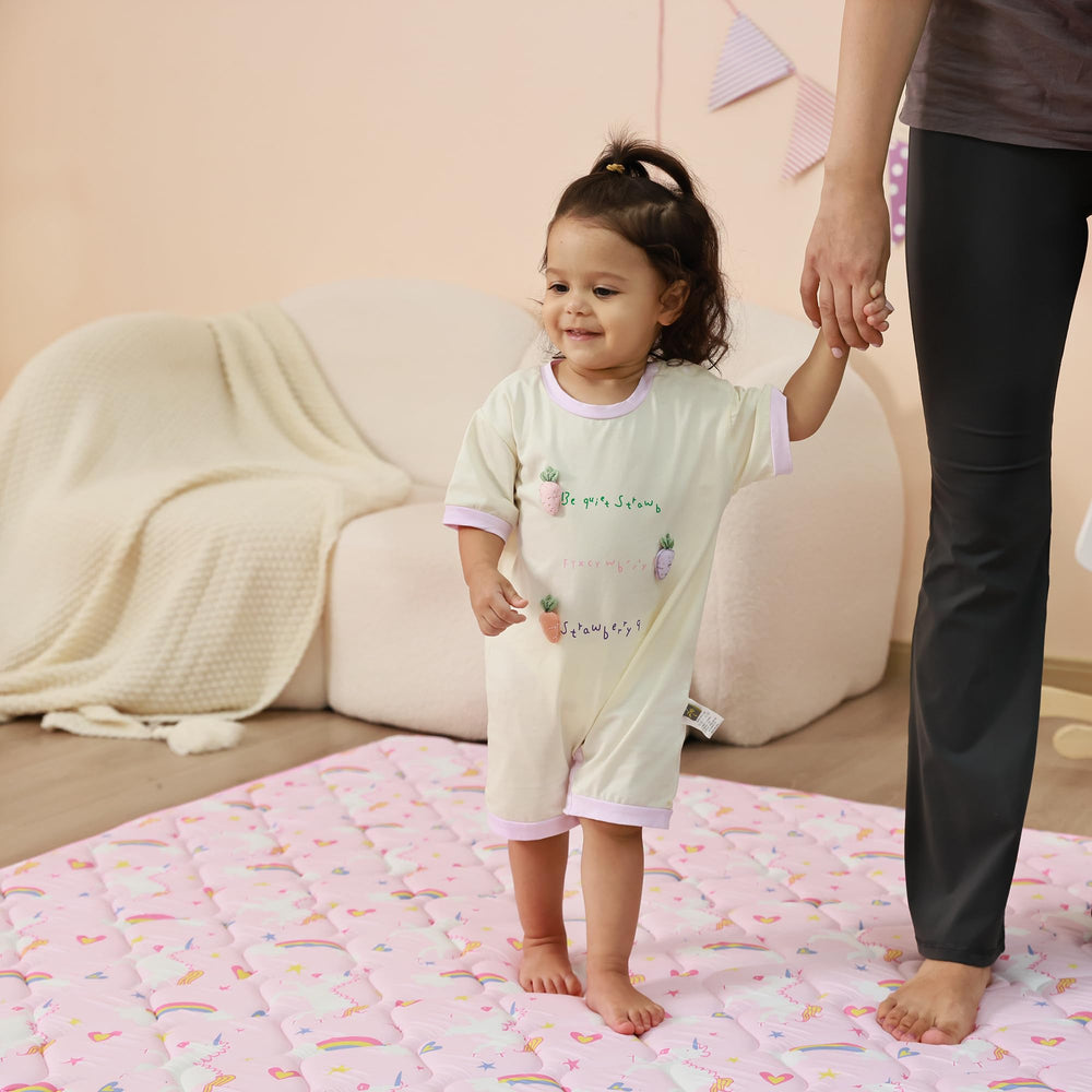 Viviland Baby Play Mat ships vacuum-packed and may need fluffing after opening.