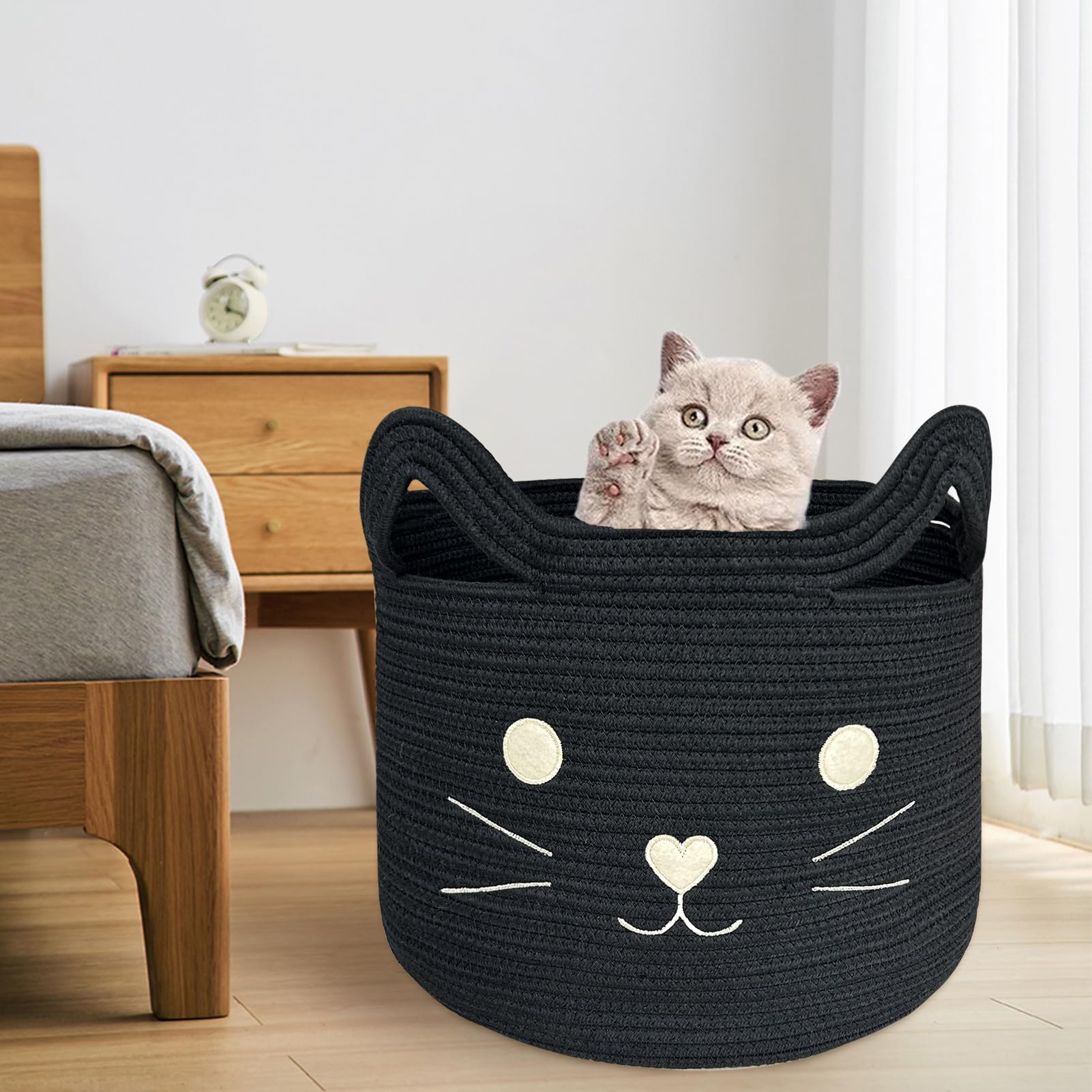 VK VK·LIVING cat basket makes a thoughtful gift for pet lovers