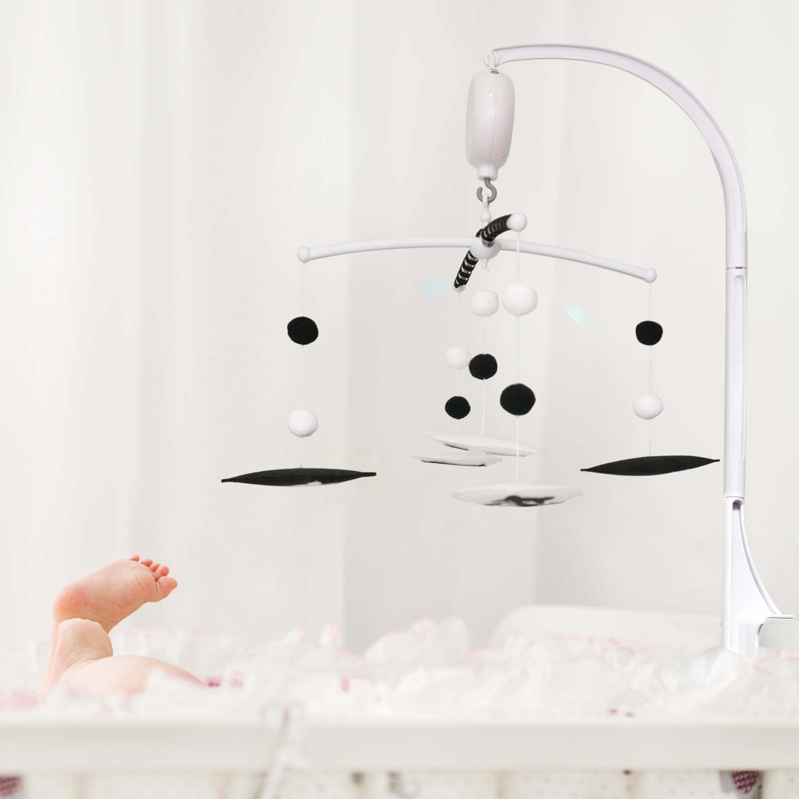 Vlokup mobile easy-install for quick crib setup with toys.