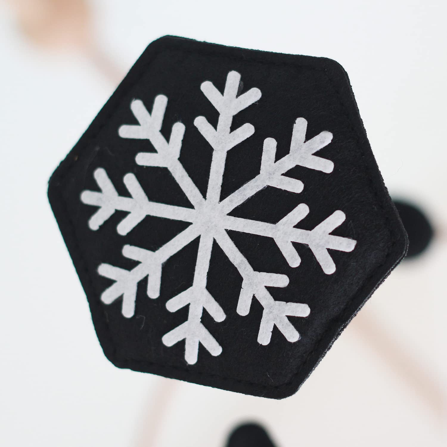Vlokup Montessori contrast fabric mobile, handcrafted felt with gentle padding