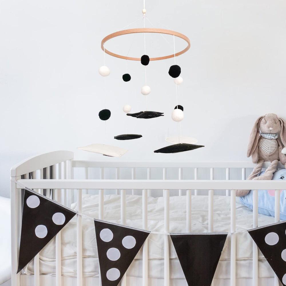 Vlokup Montessori face-pattern mobile, design faces baby’s gaze toward the crib