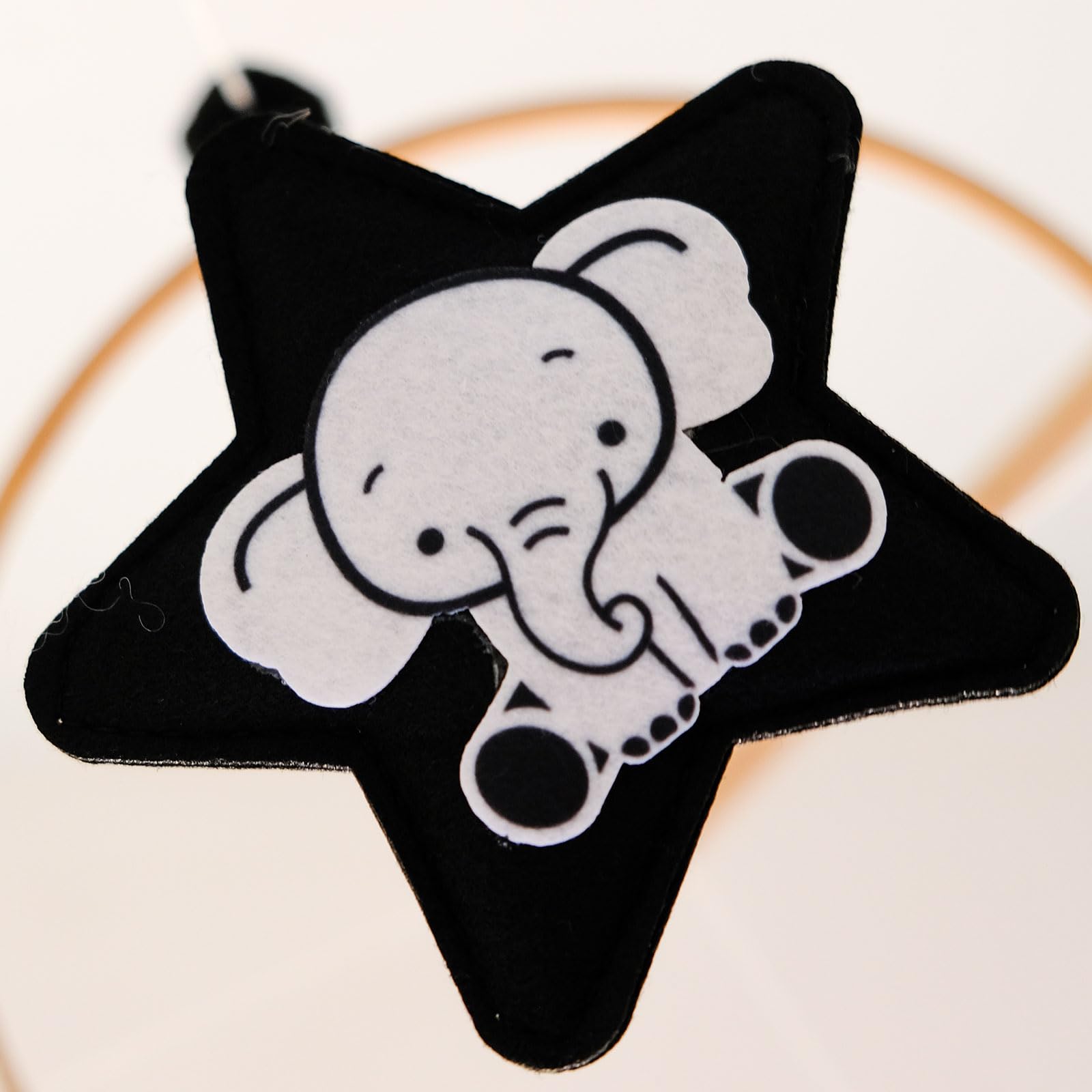Vlokup Montessori mobile giraffe charm sparks curiosity in baby
