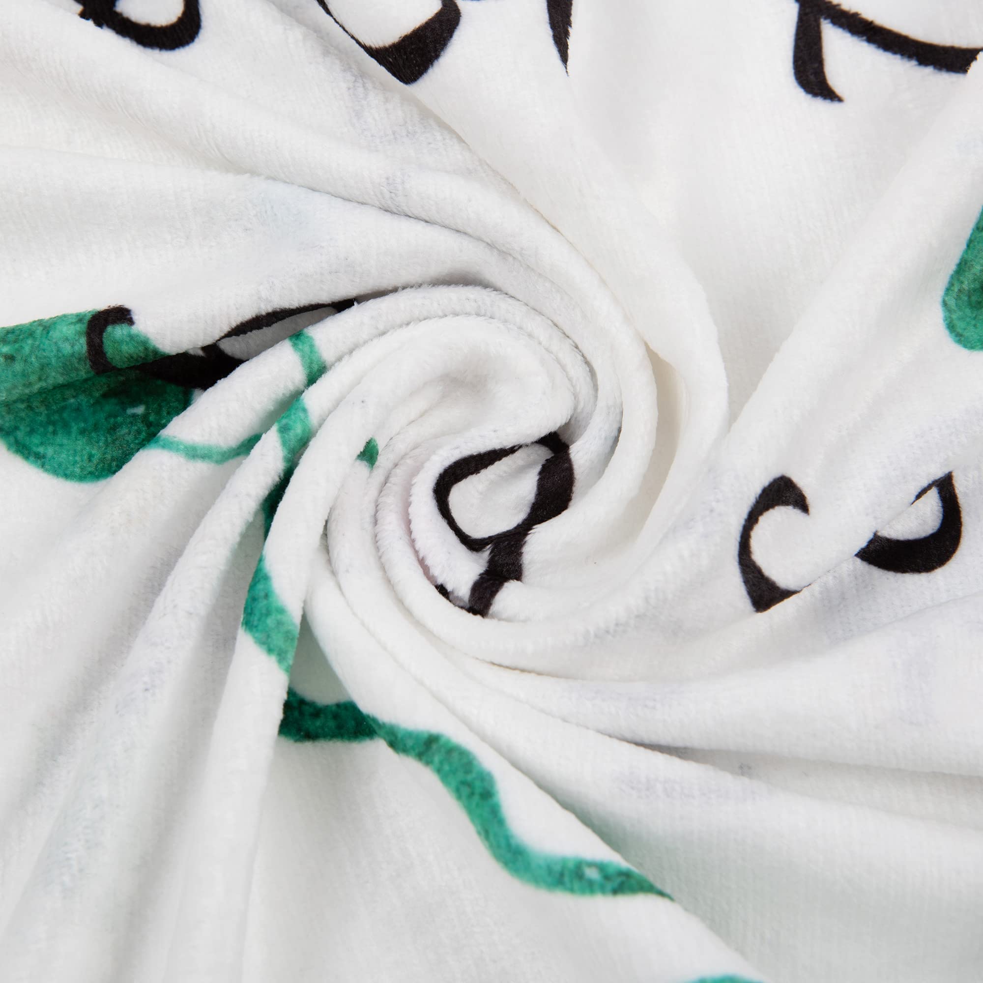 Vmaisi milestone blanket makes a thoughtful newborn gift for parents-to-be.