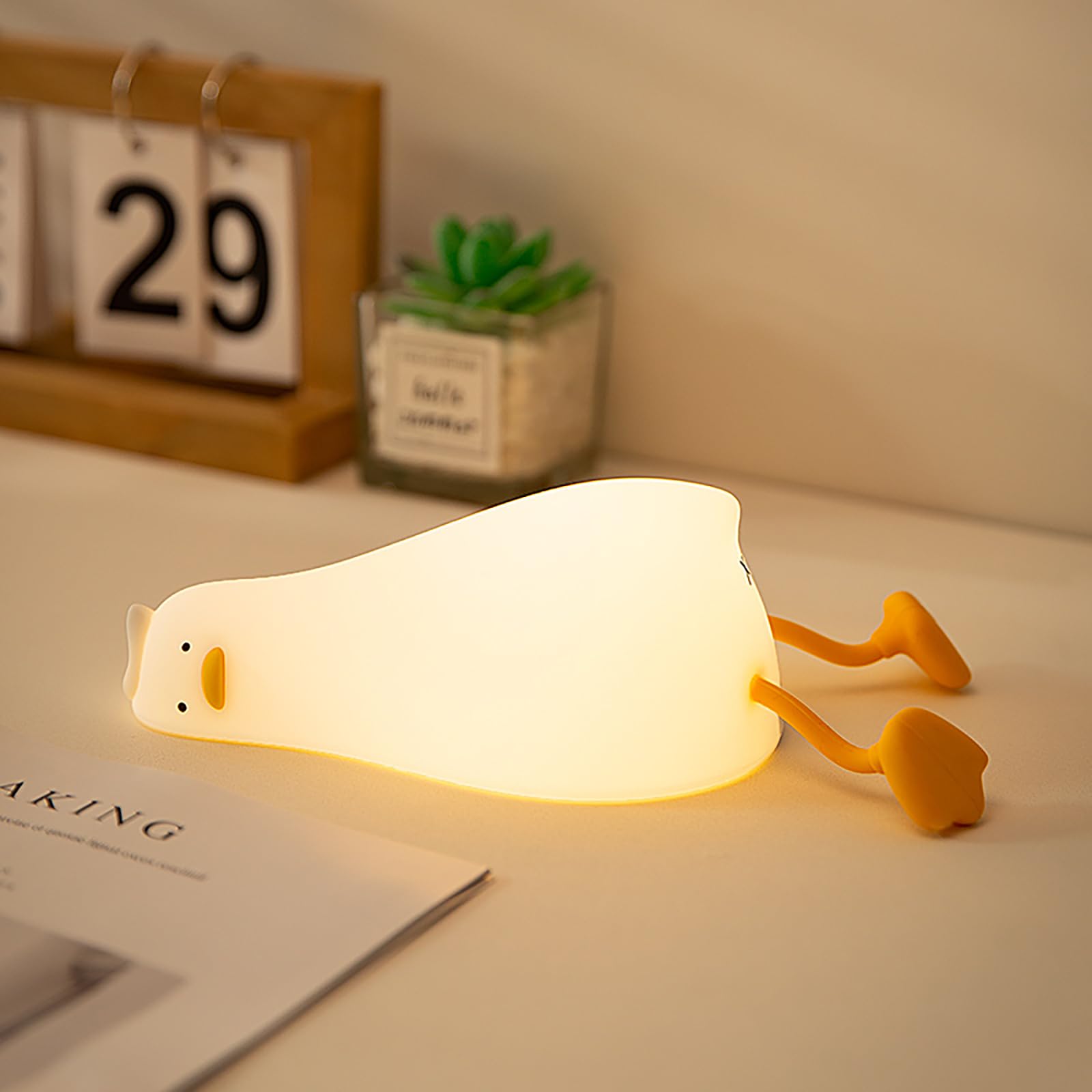VUIAIUEIA lying flat duck night light front view, safe bedside companion