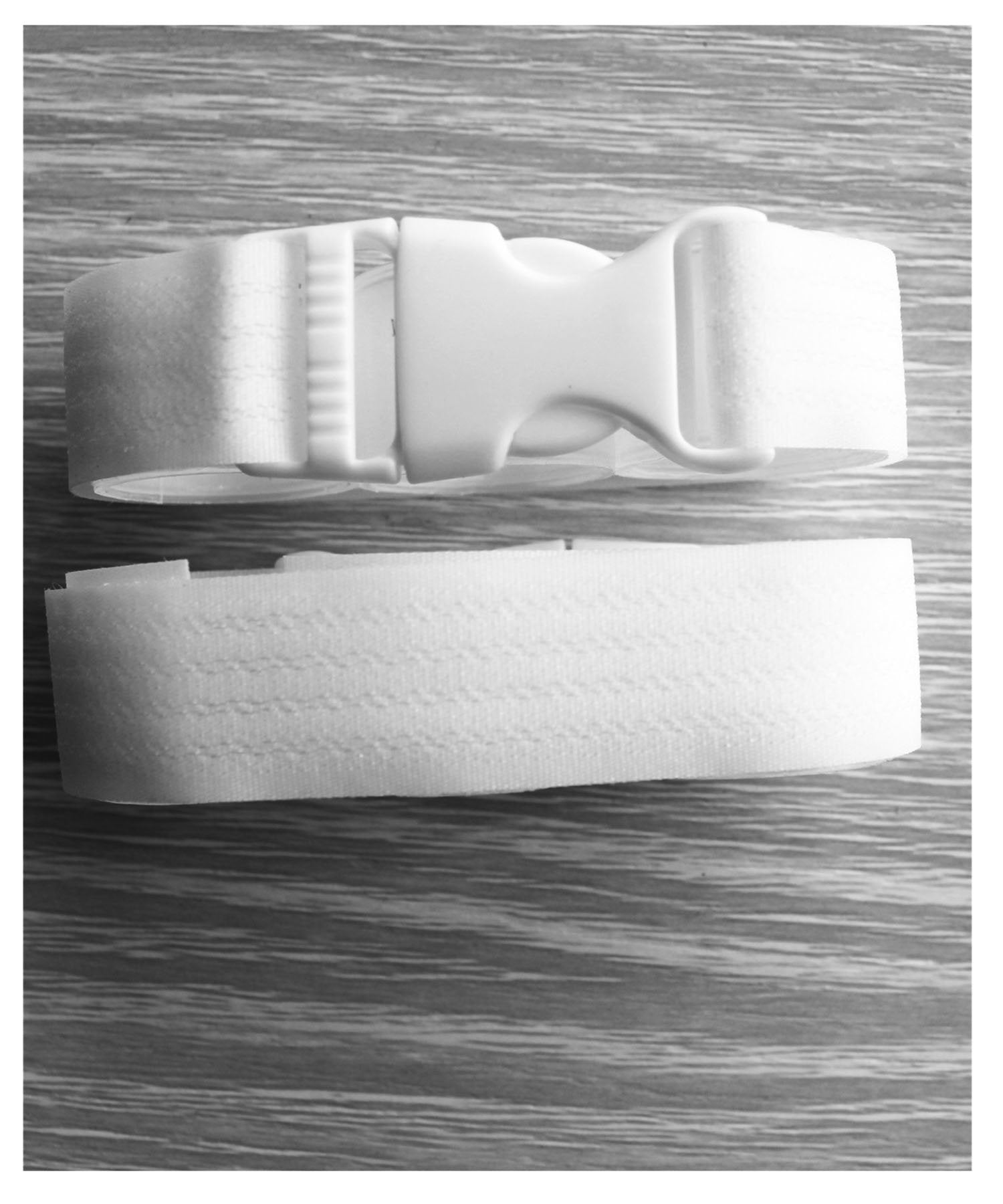 Vukgahao Coosin durable cord provides strong restraint for bags.