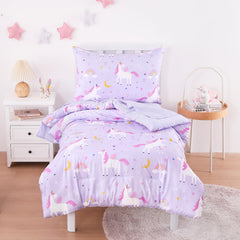 Wake In Cloud 4-piece bedding set on toddler bed featuring unicorn rainbow stars.