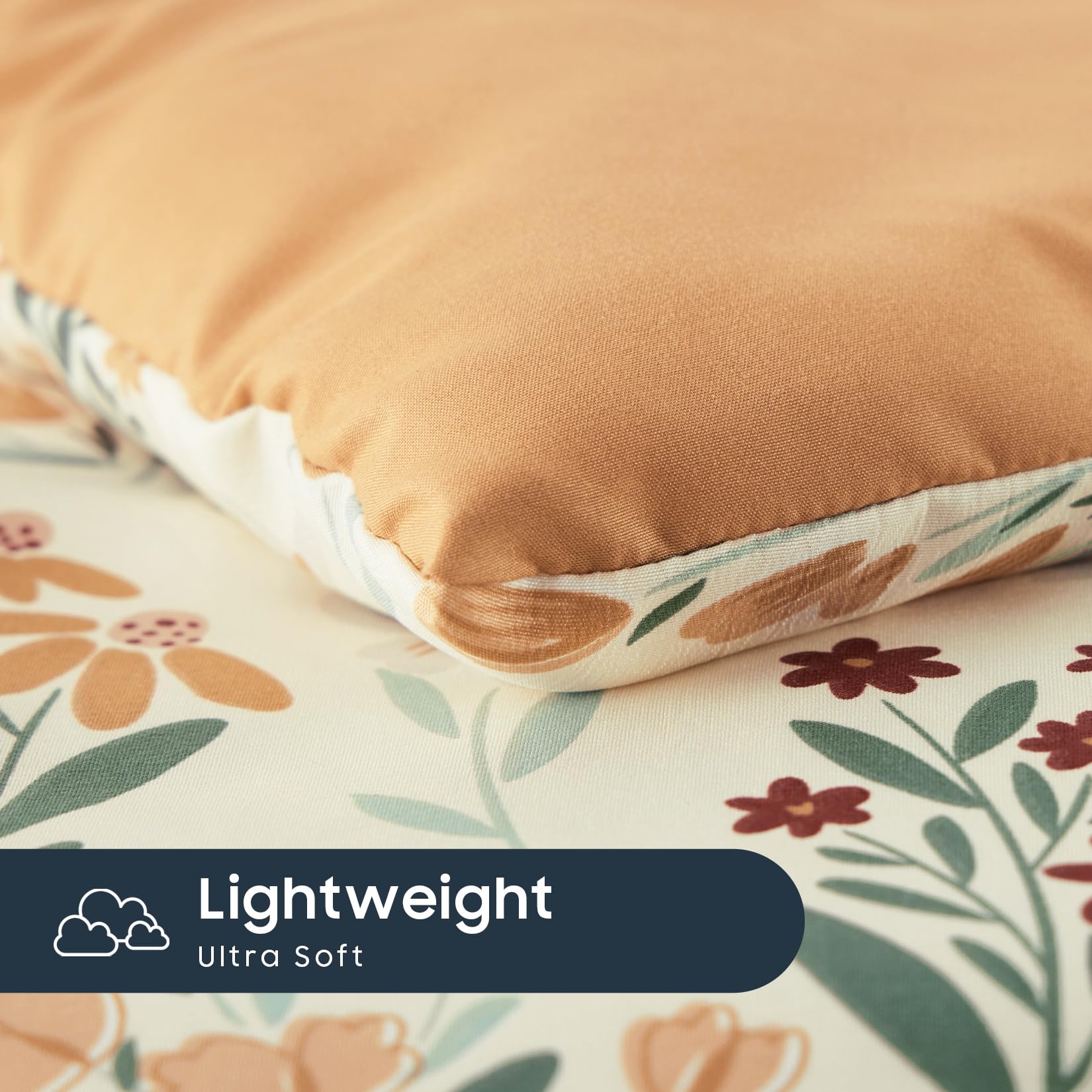 Wake In Cloud all-season lightweight bedding in use.