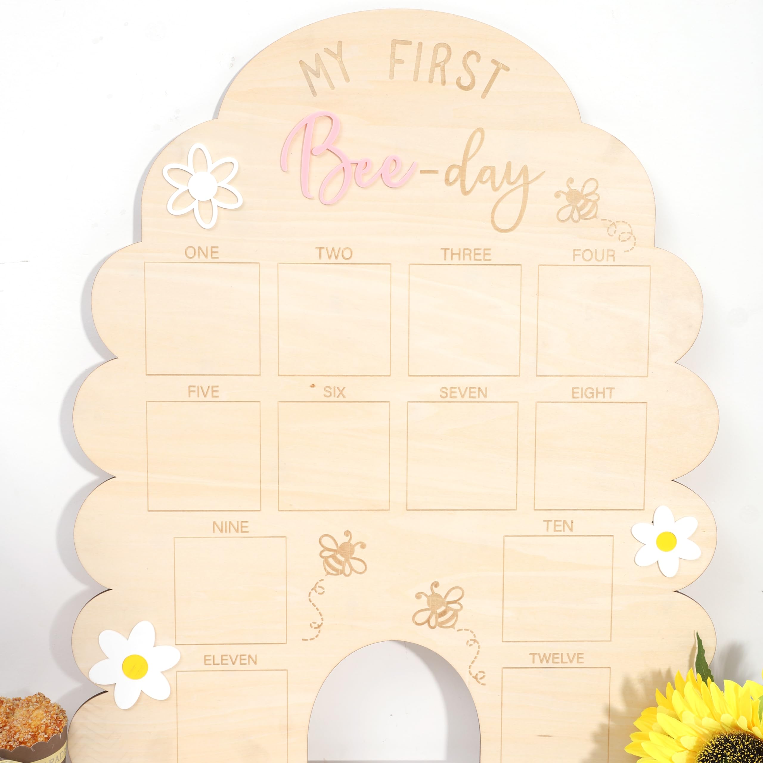 WAOUH Baby Monthly Milestones Wood Board fits nursery and living spaces.