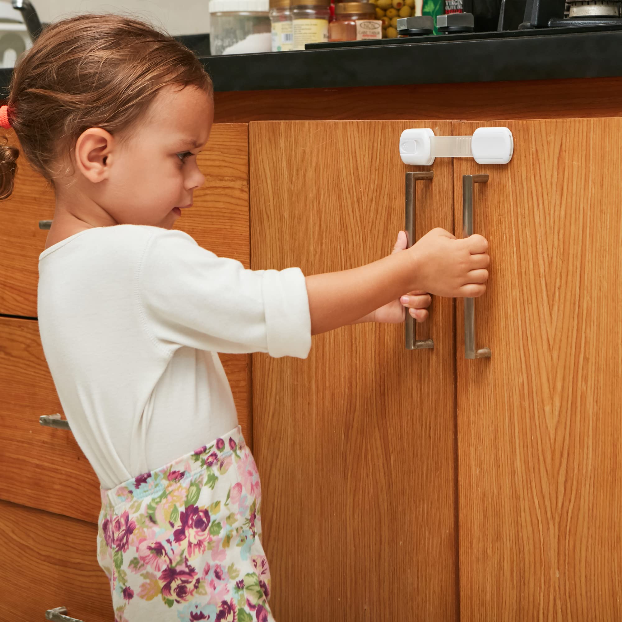 Wappa lock on kitchen cabinet keeps items neatly organized