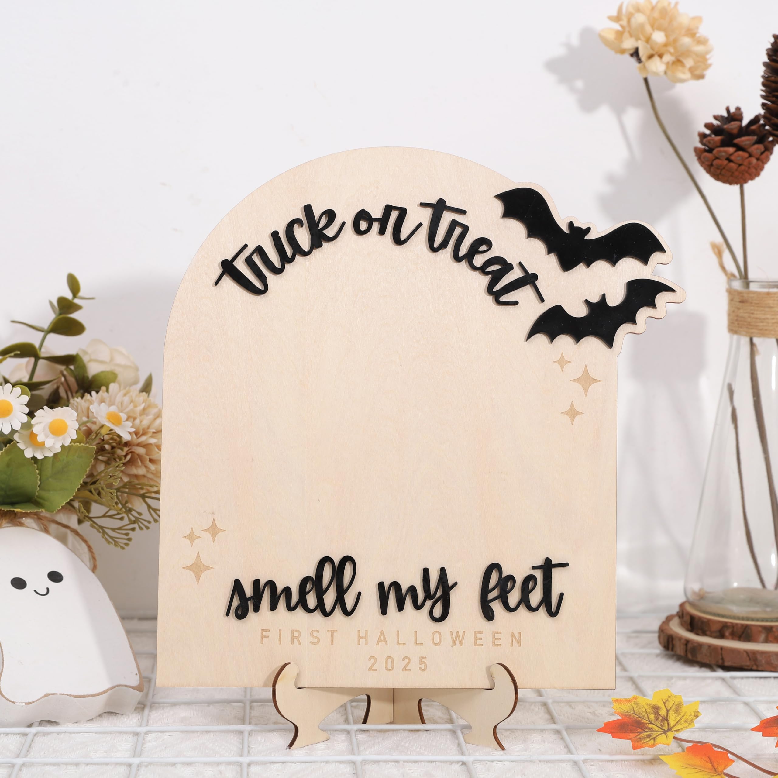 WAWUO First Halloween Keepsake Sign offers sturdy display for year after year