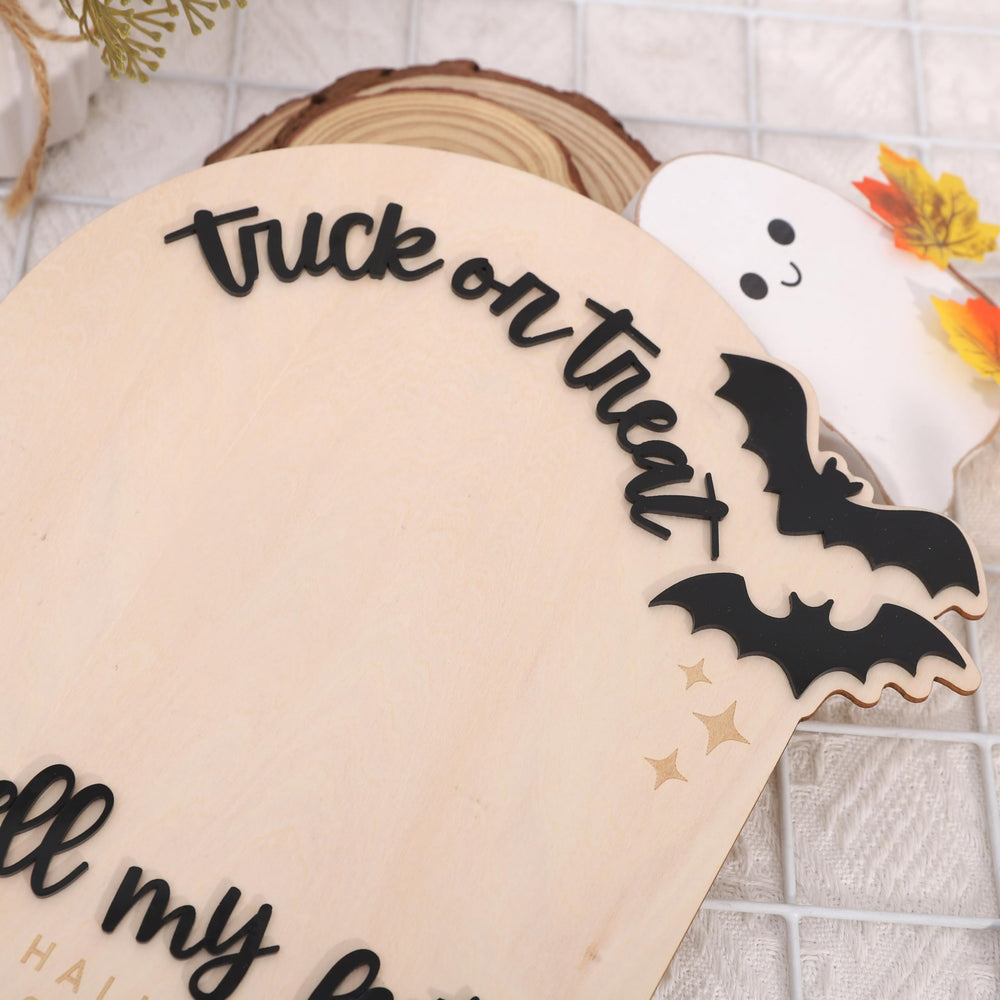 WAWUO Halloween Sign Display Idea perfect for photos and seasonal decor