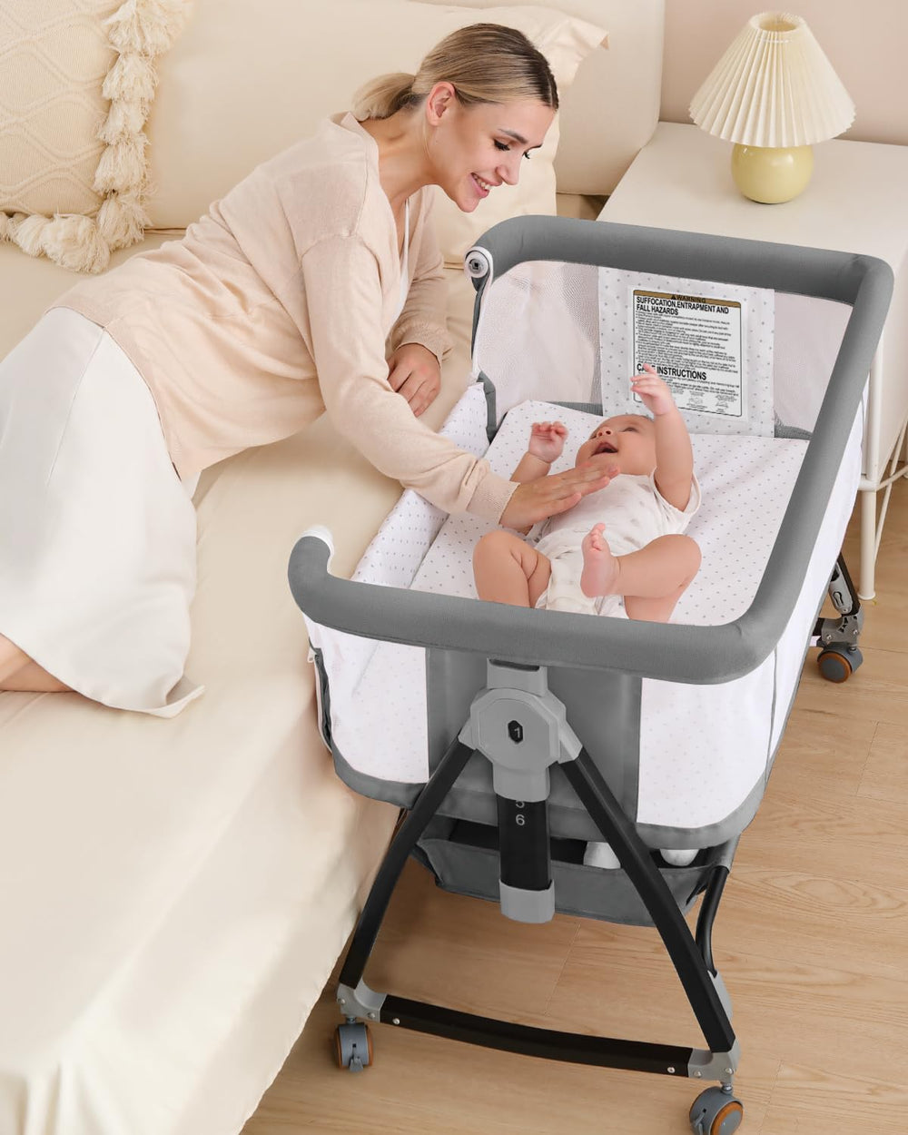 Wayfong Baby Bassinet with wheels for easy bedside mobility.