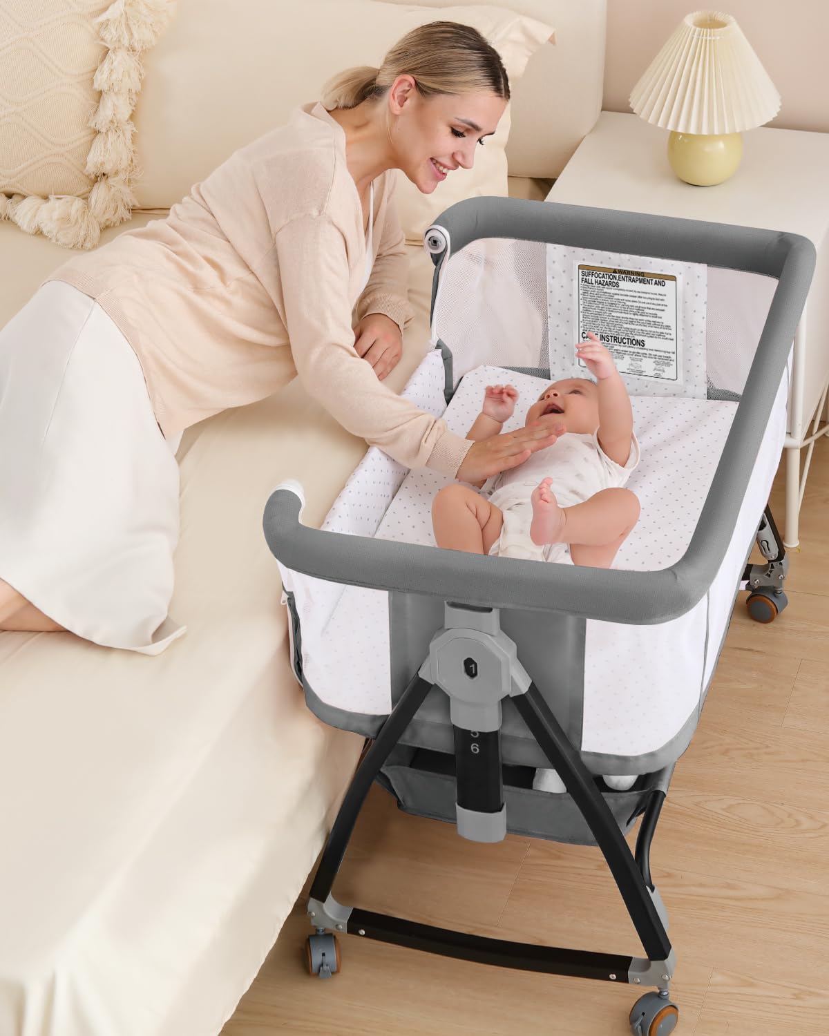 Wayfong Baby Bassinet with wheels for easy bedside mobility.