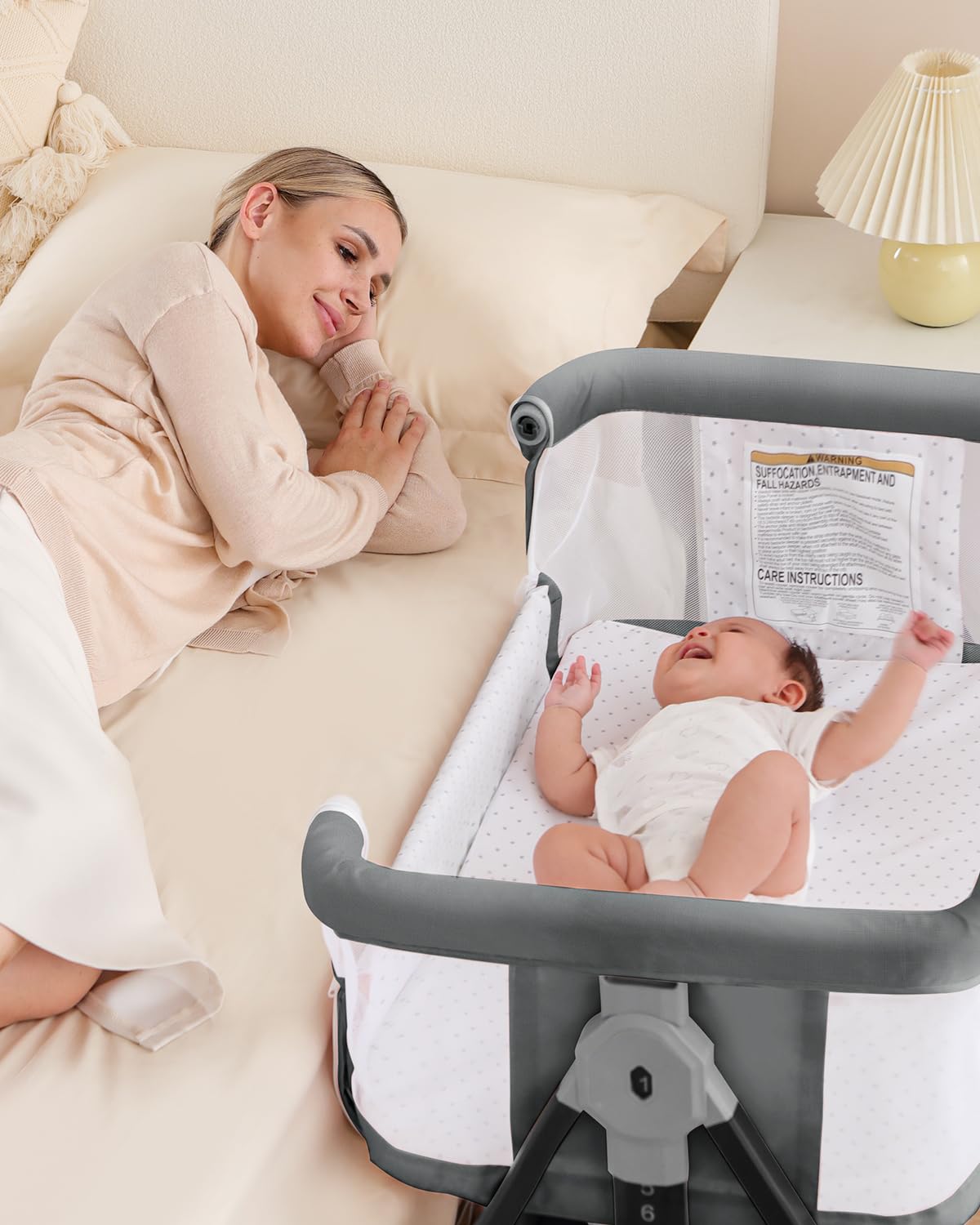 Wayfong Baby Bassinet uses tool-free assembly for quick setup.