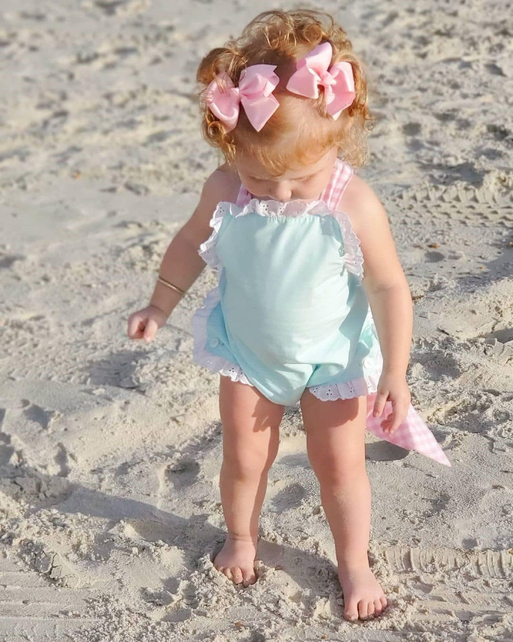 WeeStay clip helps secure the bow through active play.