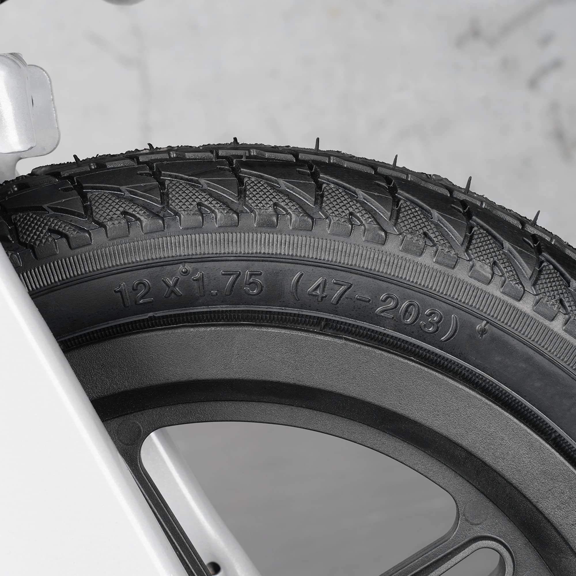 WEIYINGSI block-and-strip tread enhances grip on wet surfaces.