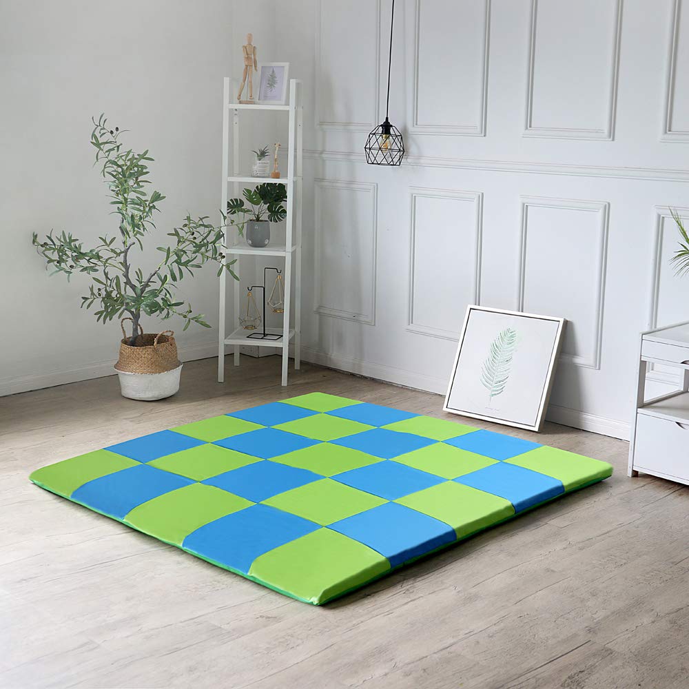 Weizzer Toys tummy-time friendly mat ideal for crawlers and early walkers.