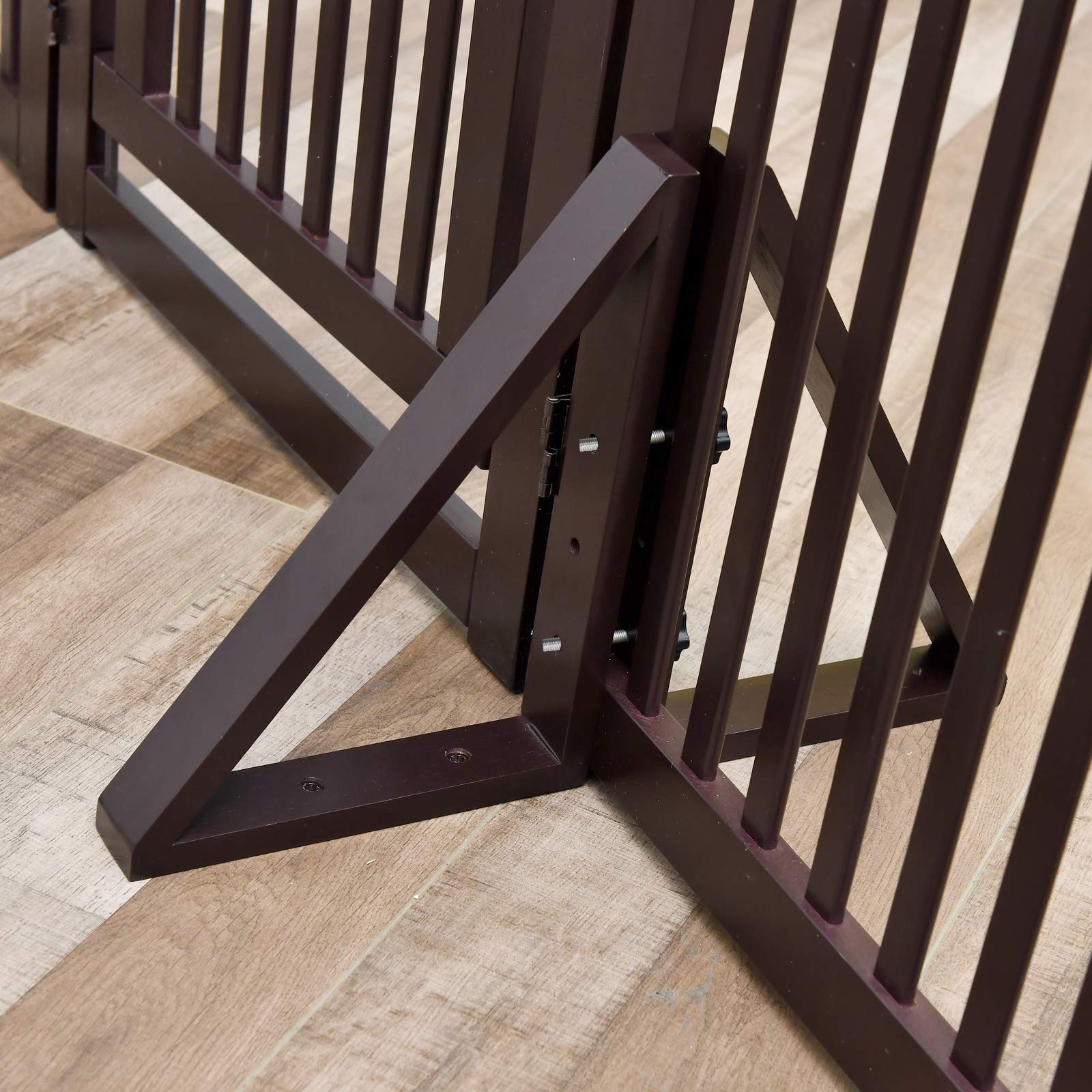 WELLAND Triangle Support Feet mounted on a gate demonstrating freestanding stability.