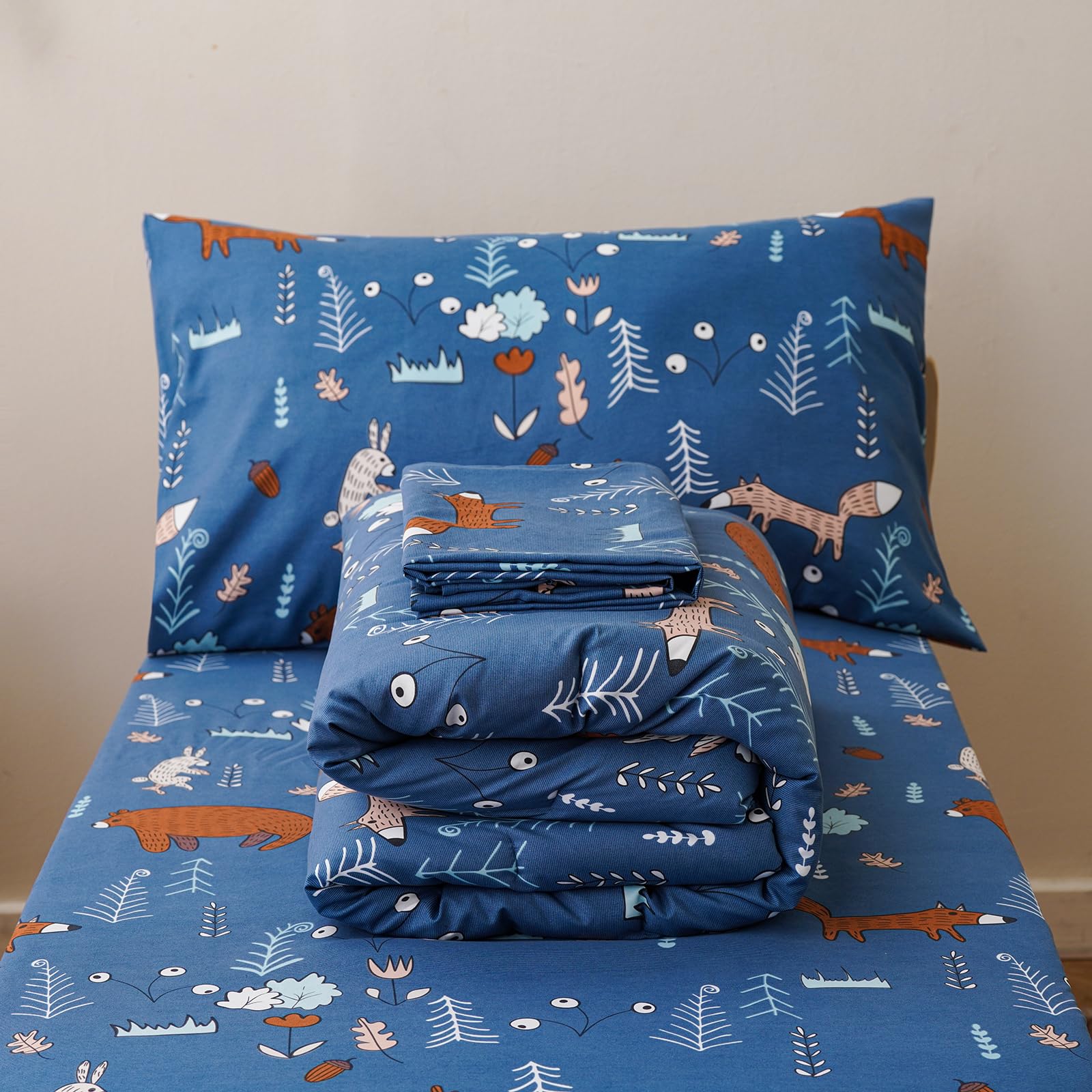 Wellboo blue bear quilt stitch-detail highlights durable, fade-resistant stitching.