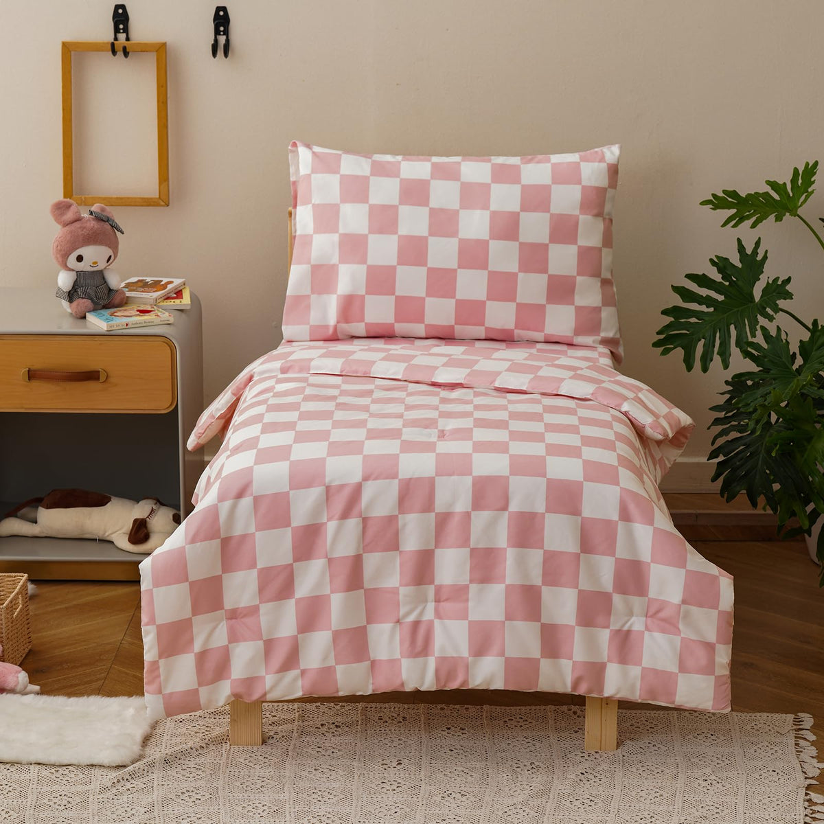Wellboo pink white plaid comforter close-up showing soft microfiber for cozy sleep
