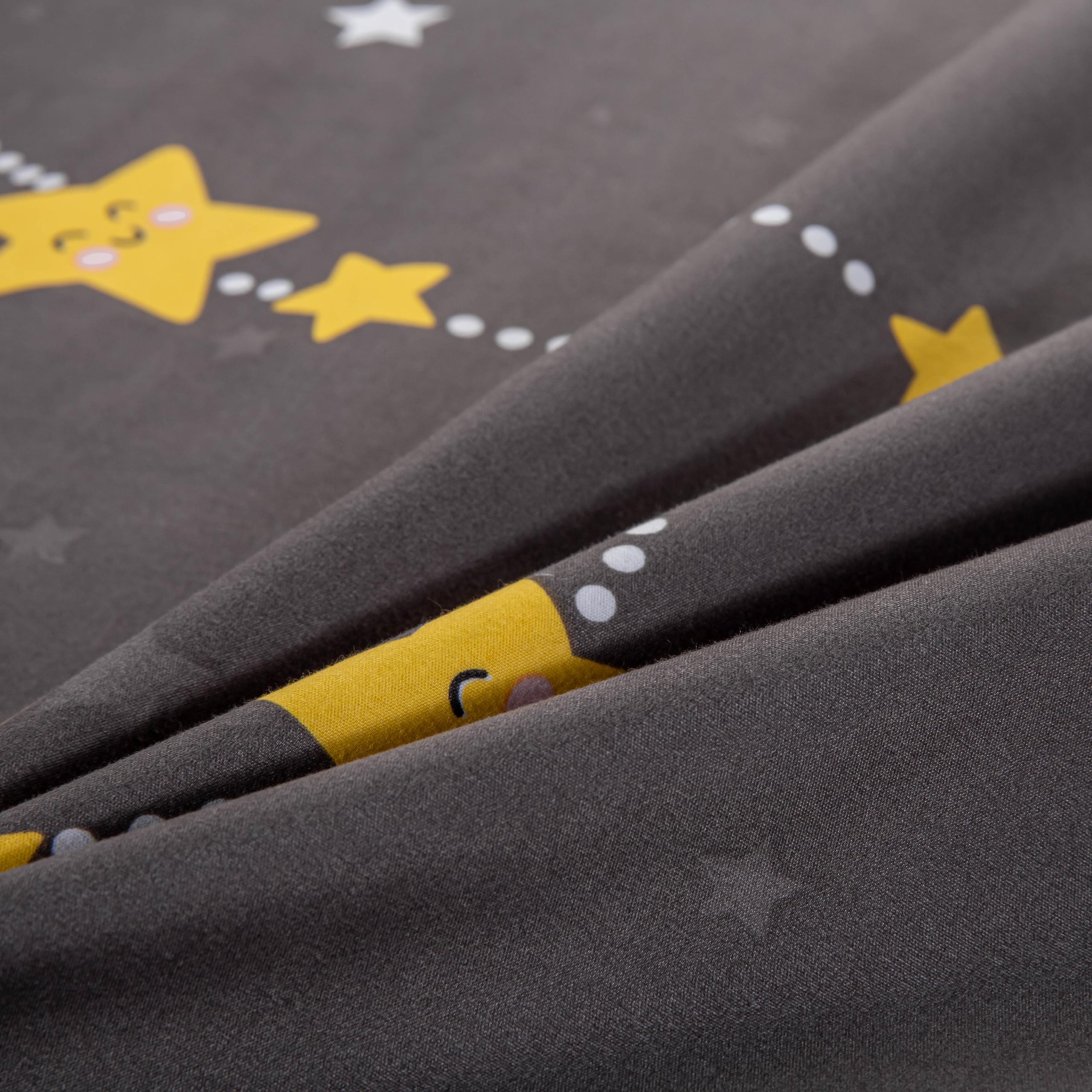 WenBags bed pad with waterproof cover protects the mattress from leaks.