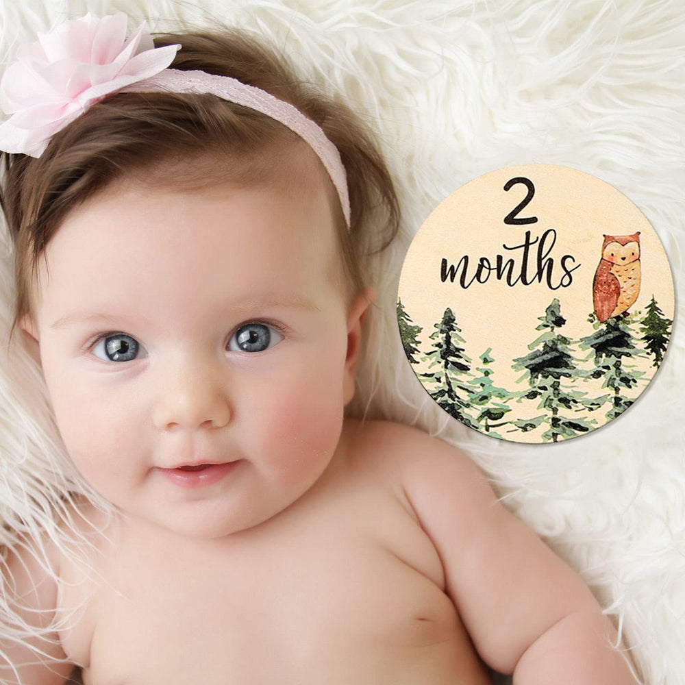 Whaline 10 cm diameter milestone cards fit in newborn portraits.