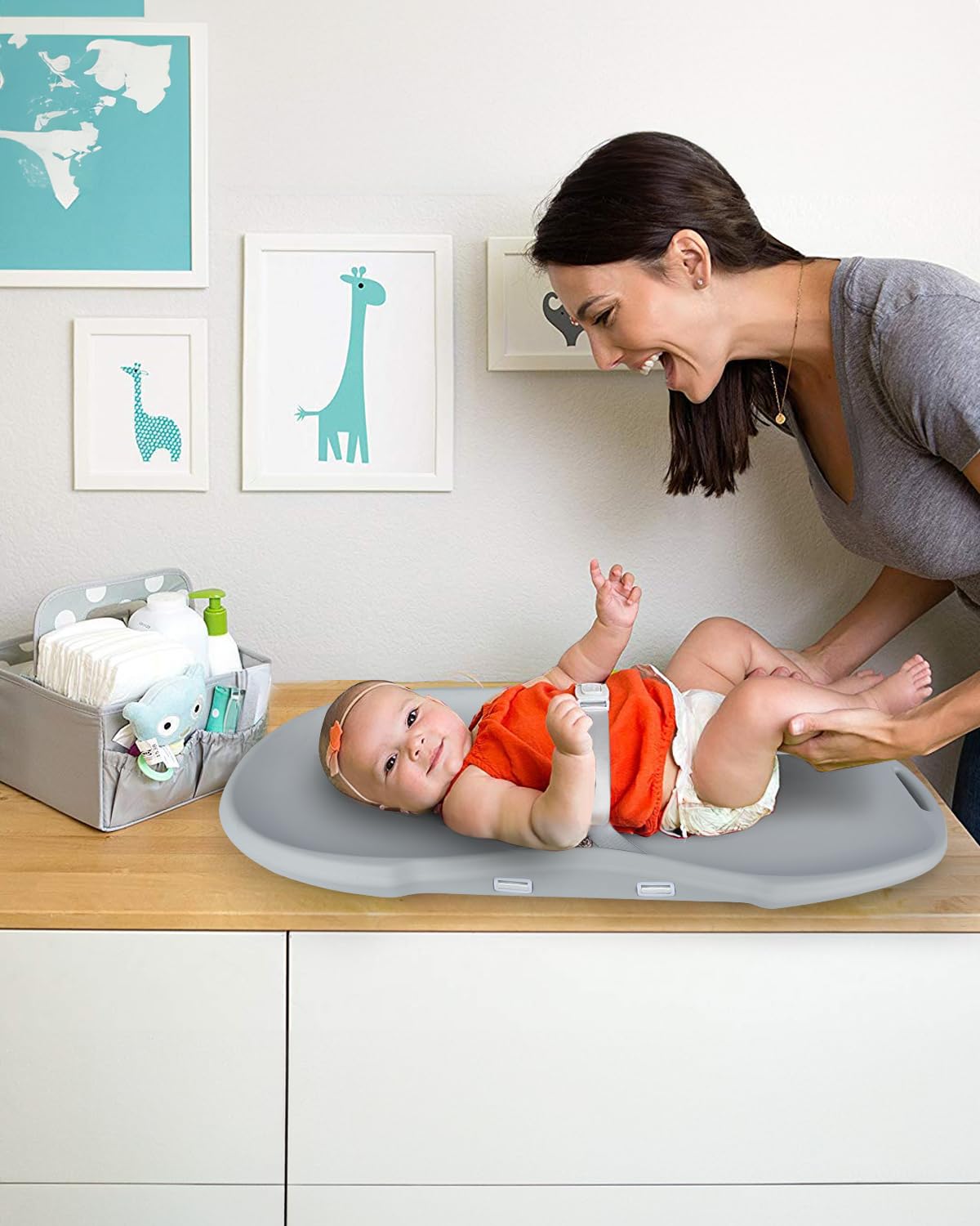 Widitn non-slip base provides stable use on dressers