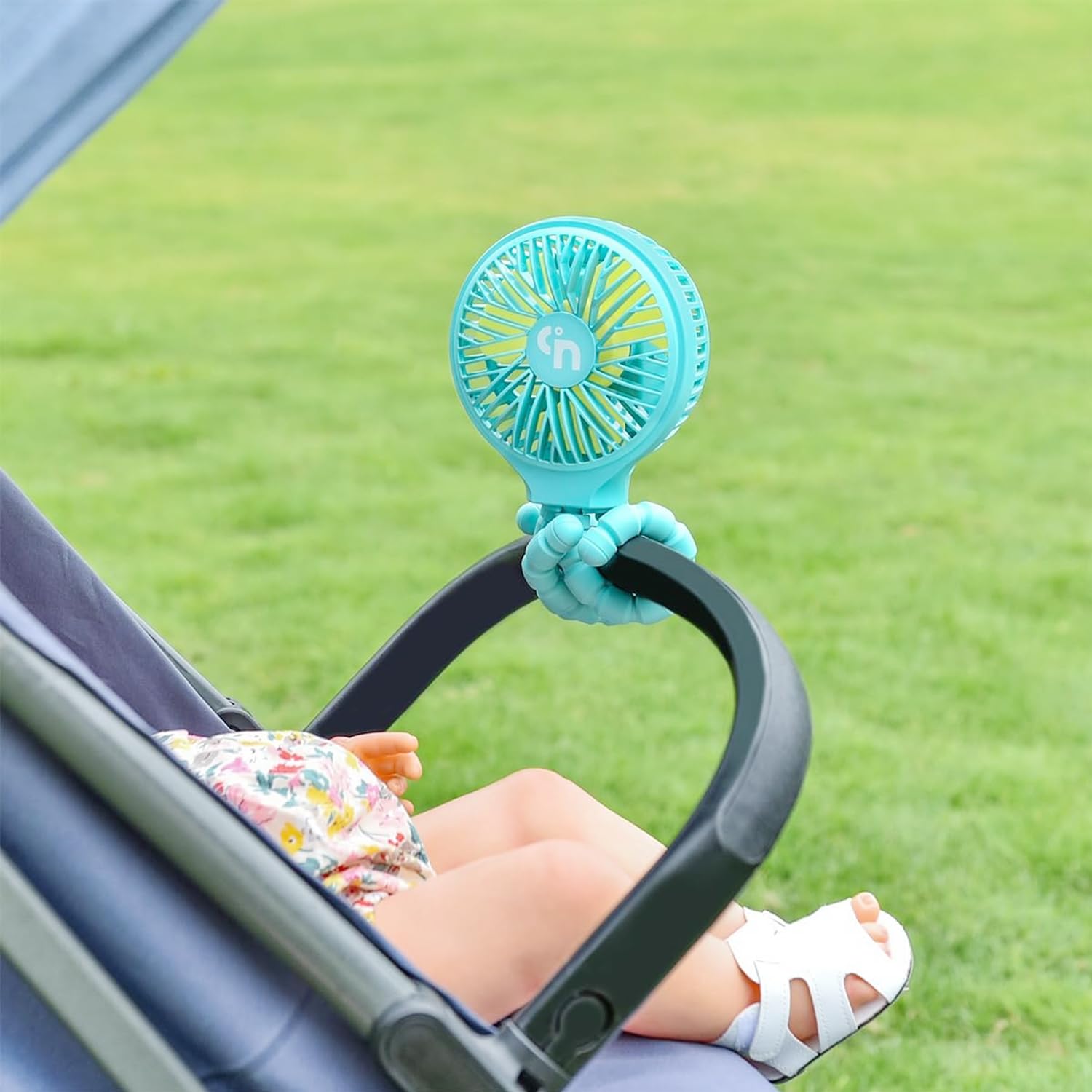 WiHoo safety grid prevents small fingers from passing through.