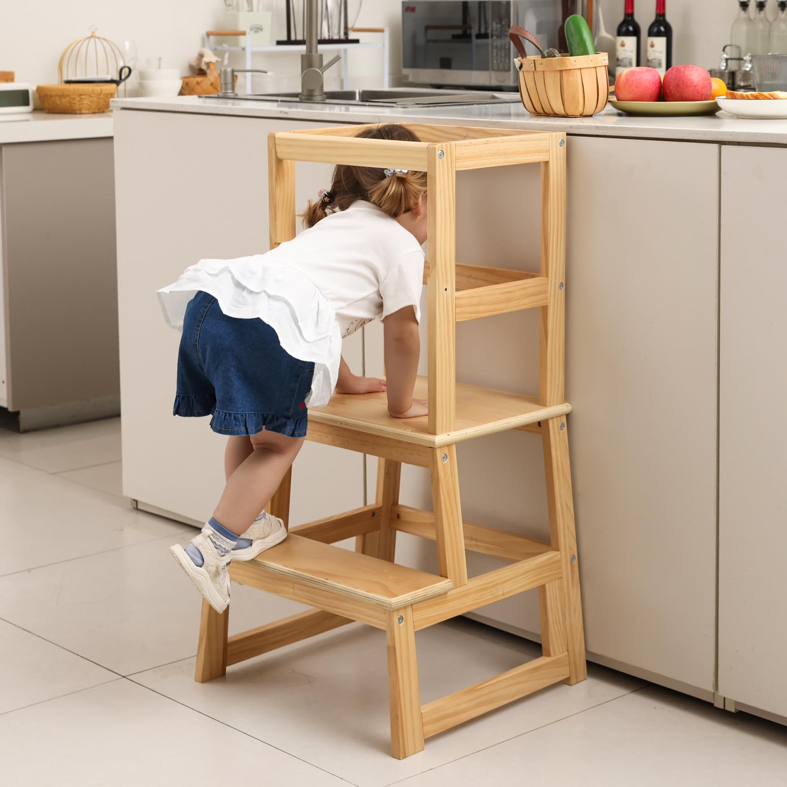 Wiifo washroom stool used for brushing teeth by kids with ease.