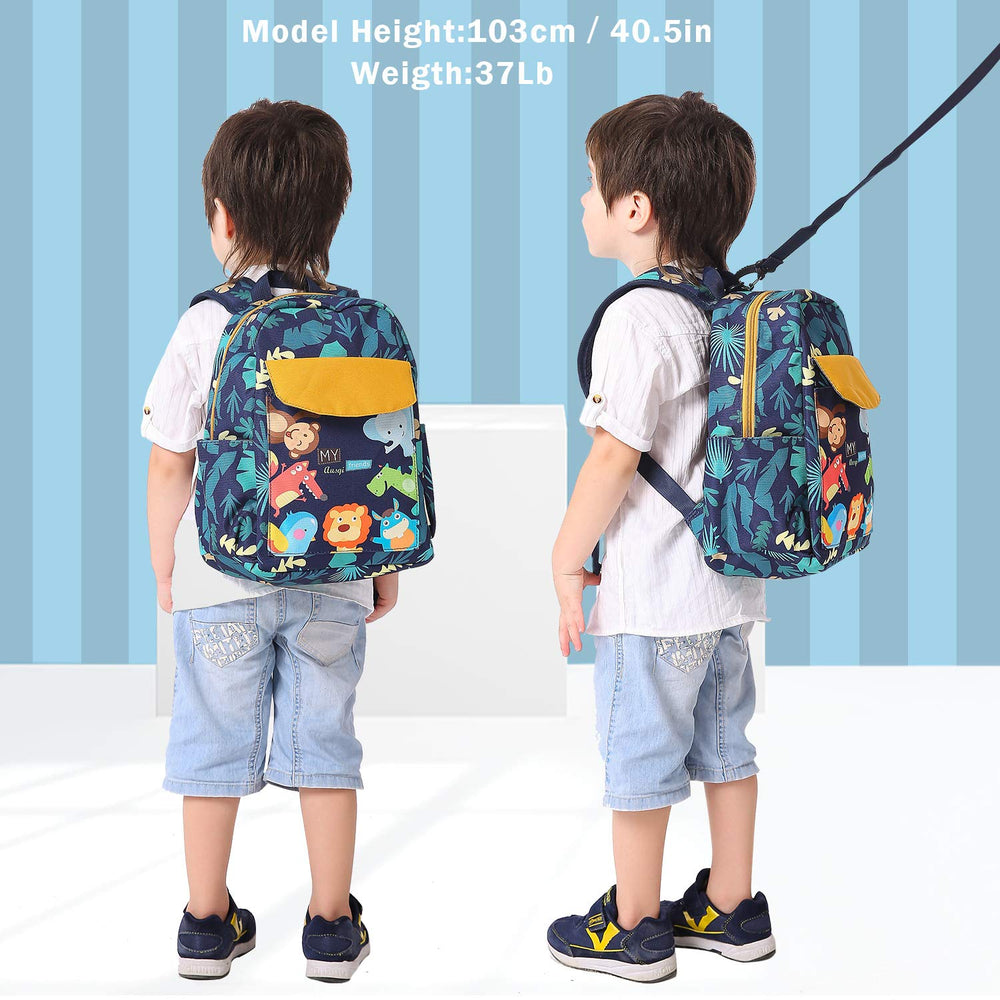 Willikiva front pocket organized for small toys or snacks.