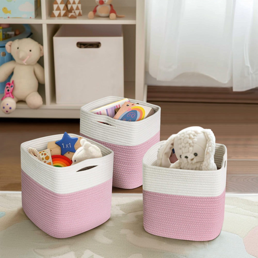 WILLITAT ships folded; fill with pillows to restore shape