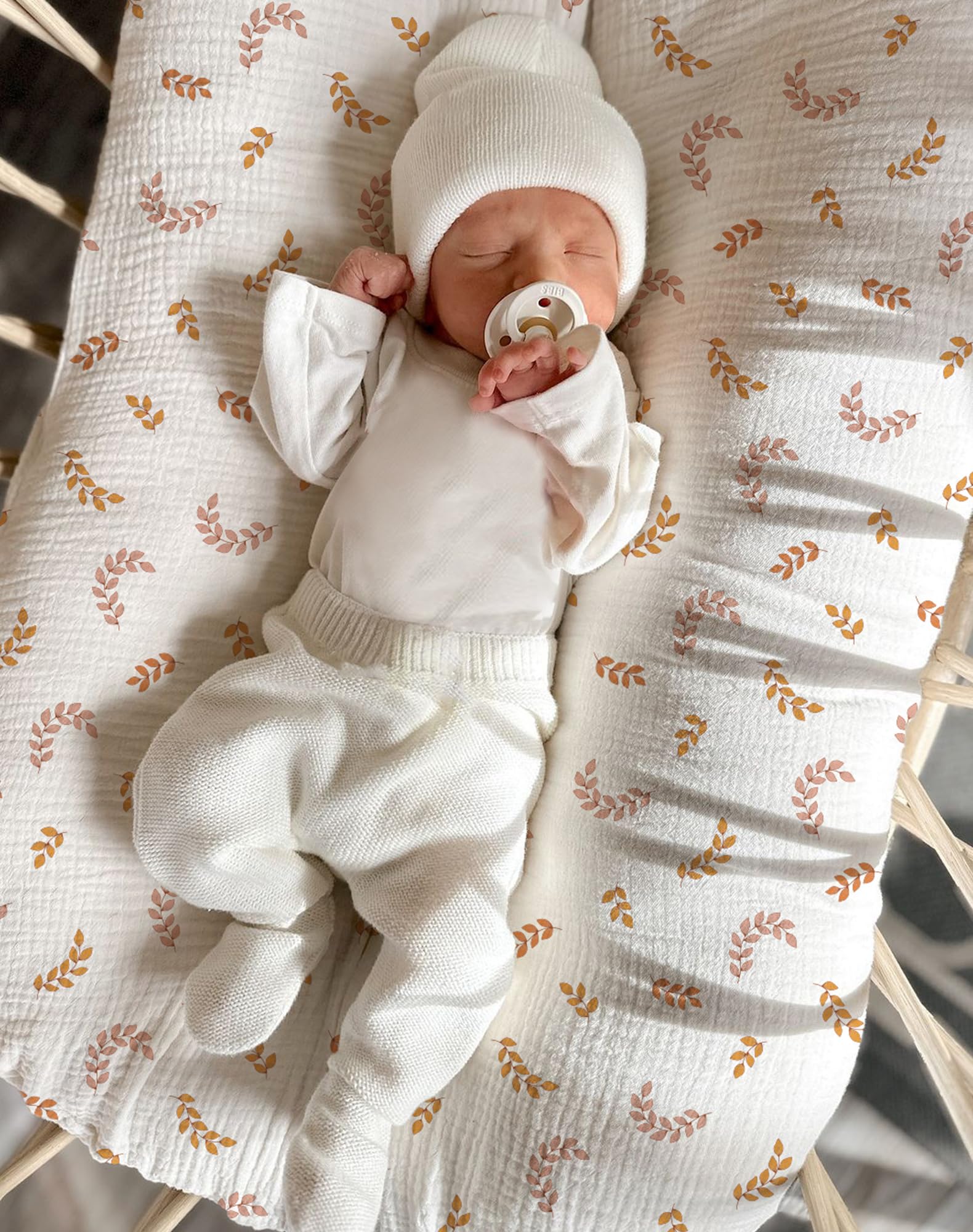 Wimist lounger cover shows 80x57 cm fit for most infant loungers.