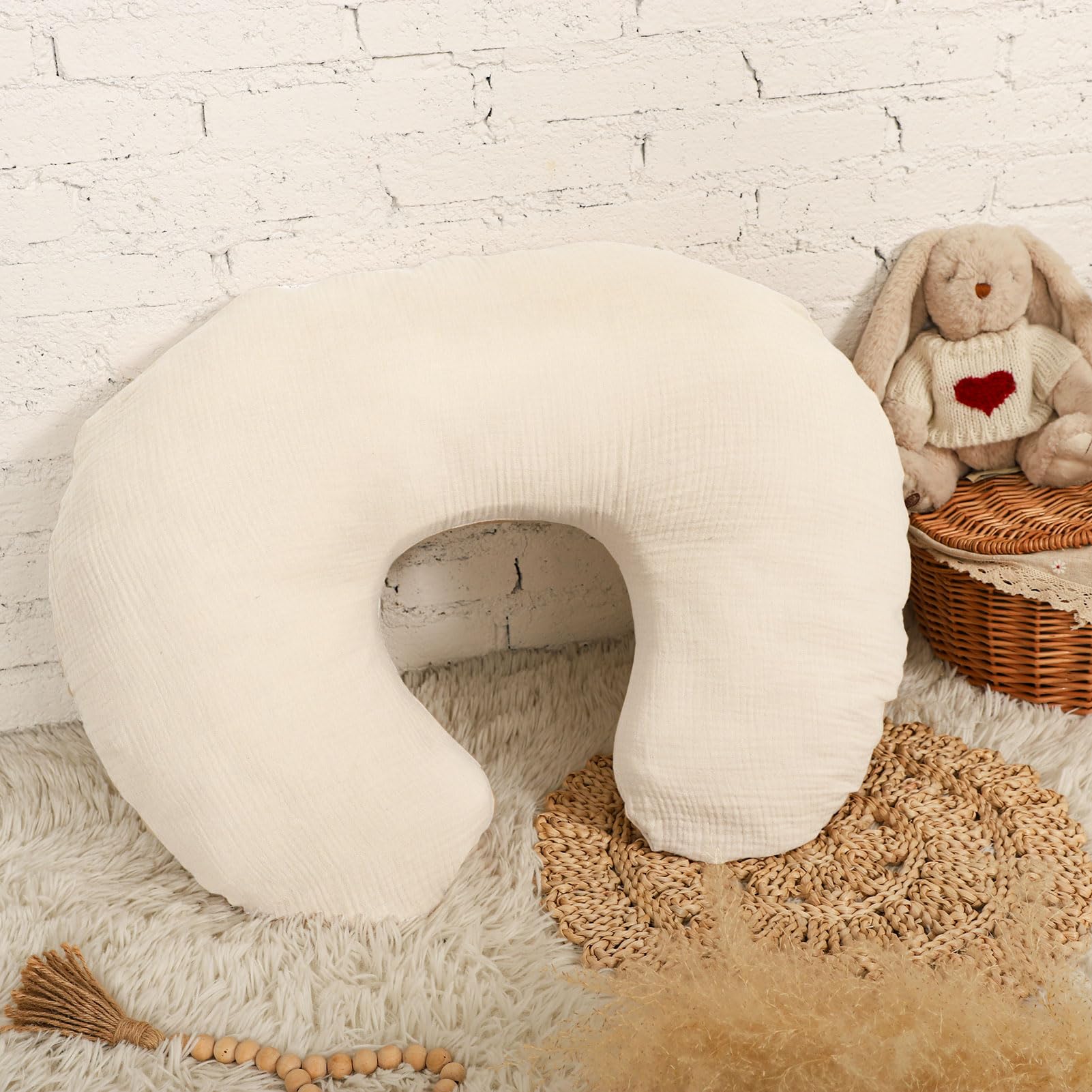 Winghenlee muslin nursing pillow cover fits standard pillows like Boppy.