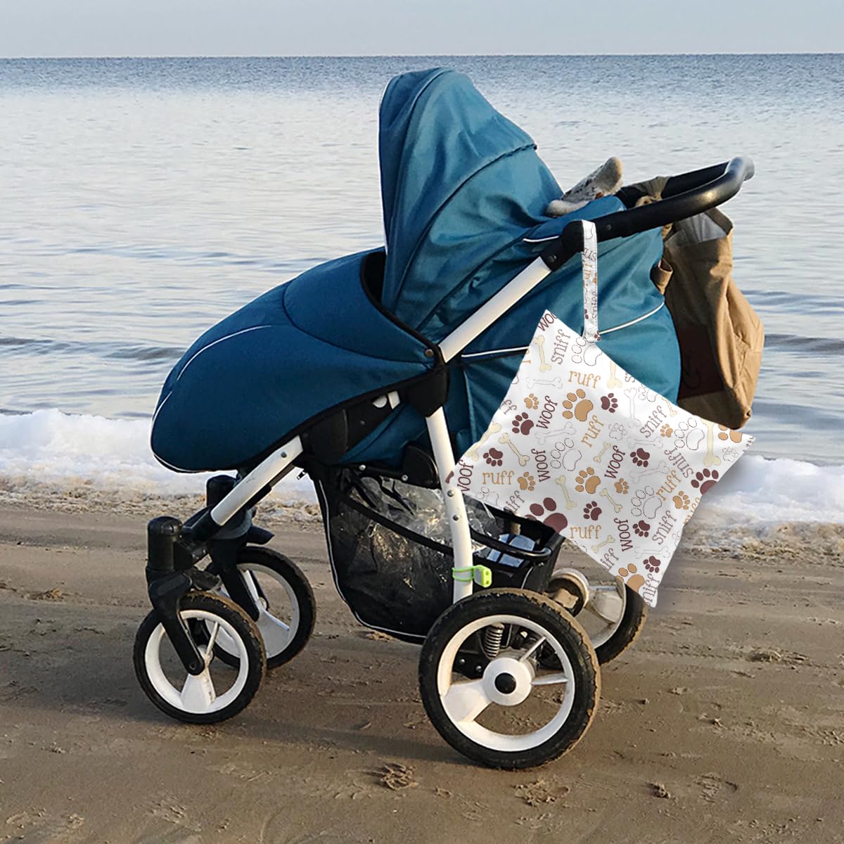 WINGTECA travel laundry bag is easy to clean and reuse on trips.