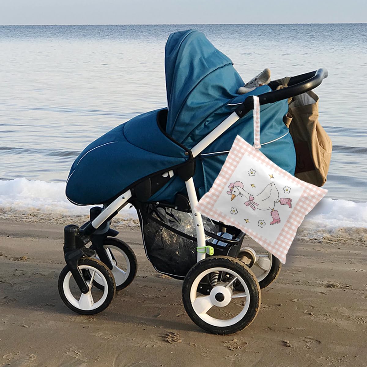 WINGTECA wet bag showcases a stylish design suitable for family travel