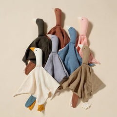 Winsation Goose Lovey with baby hands grasping-friendly design for secure holds.